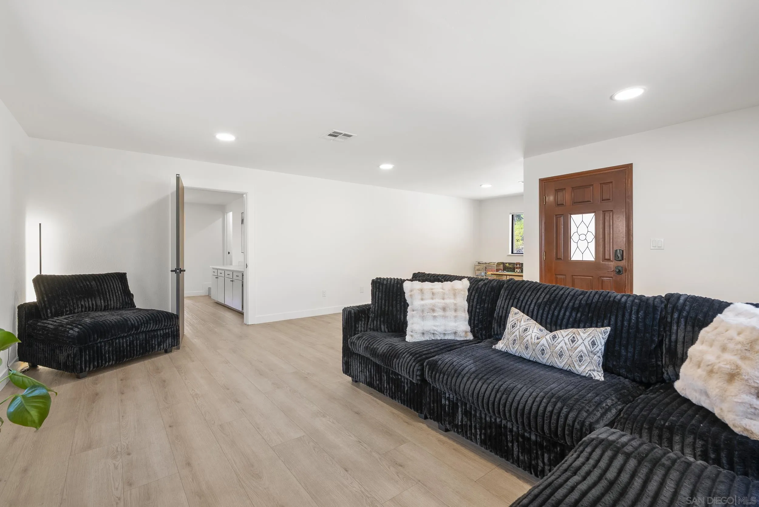 https://cdn.realtyfeed.com/cdn/127/260012846/c5b2a4e1ba137d588b97d85481a7ce3d.webp