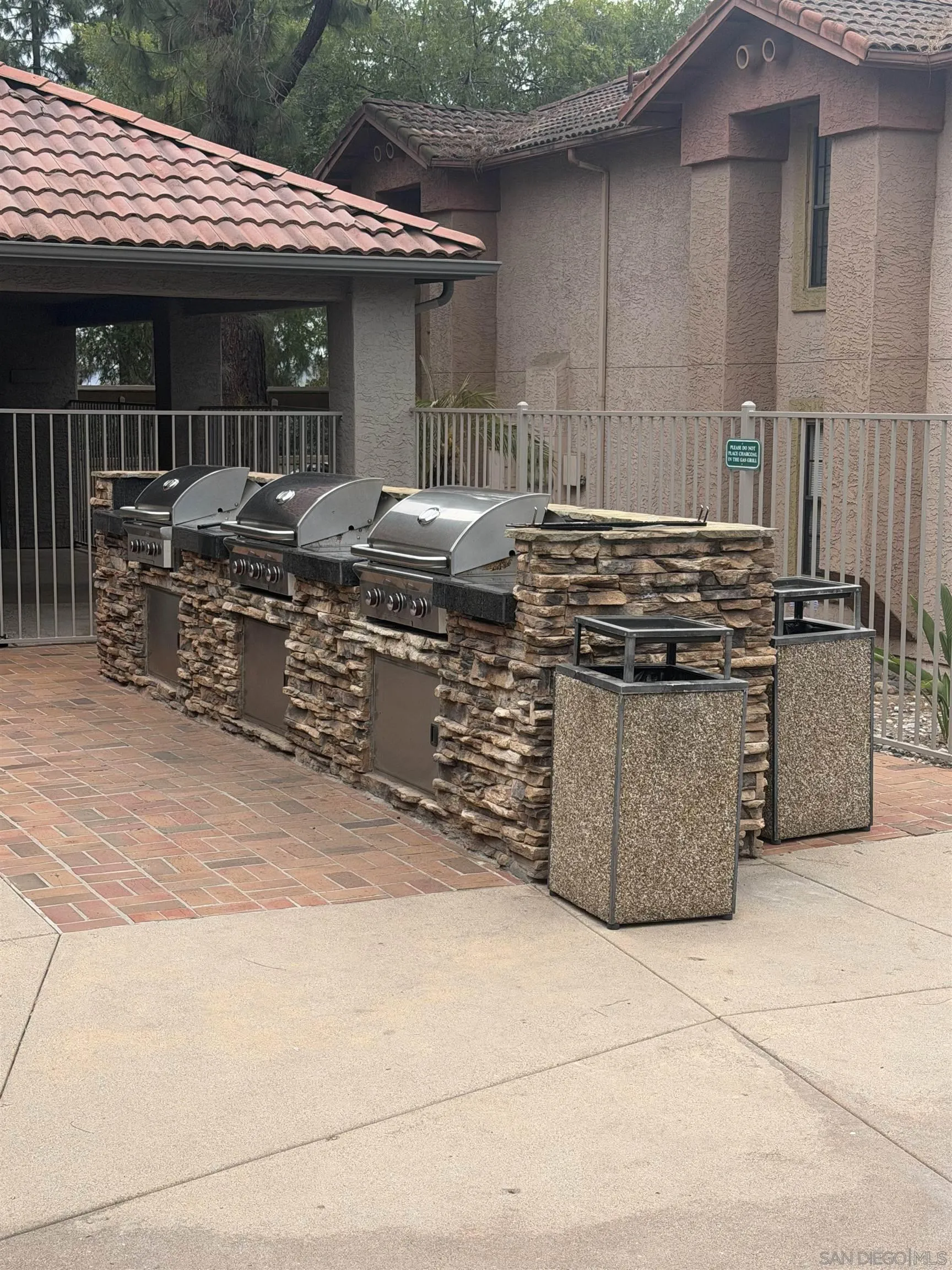 Photo #8: 260012855 Listing: Photo #8