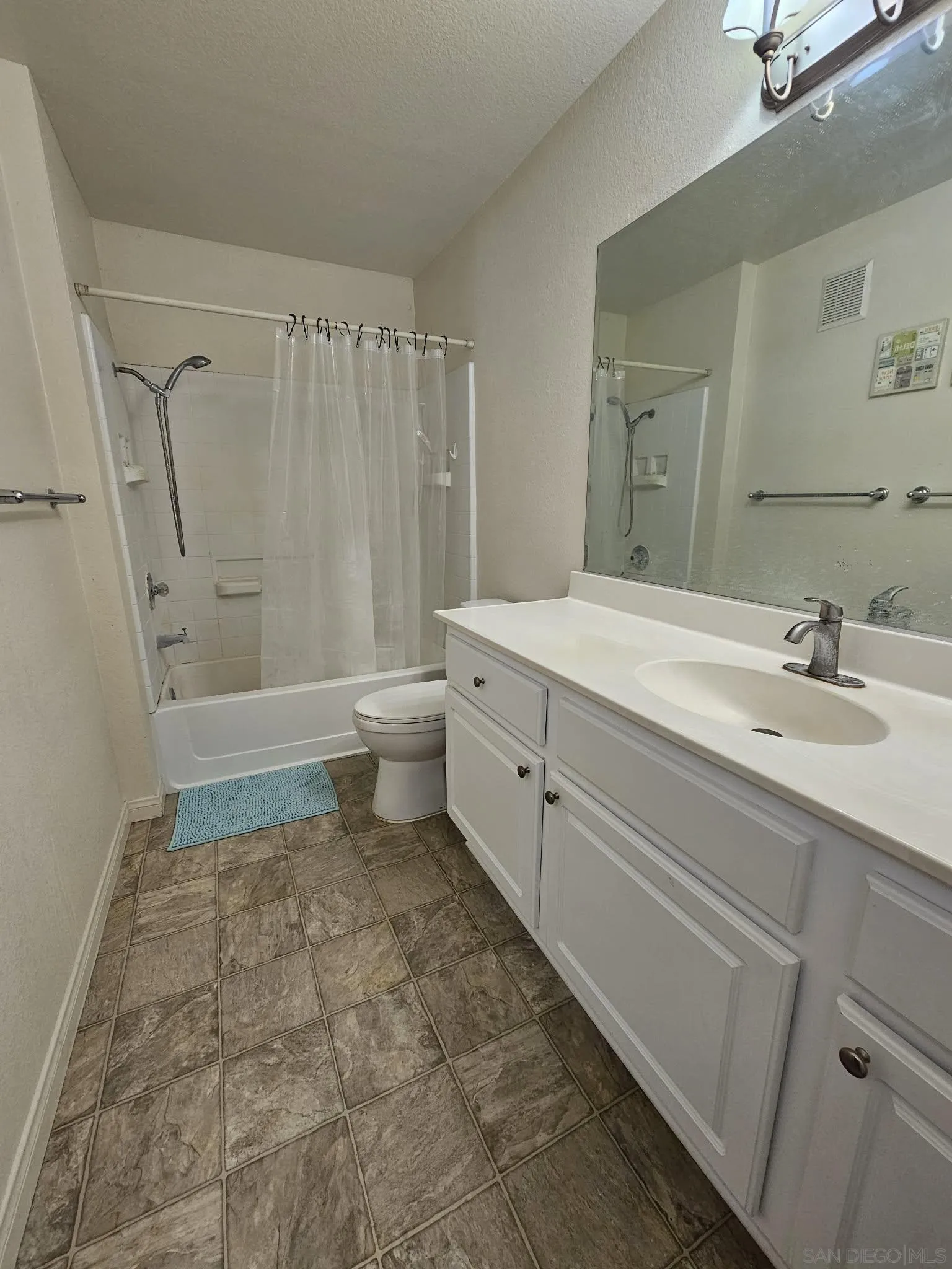 Photo #4: 260012855 Listing: Photo #4