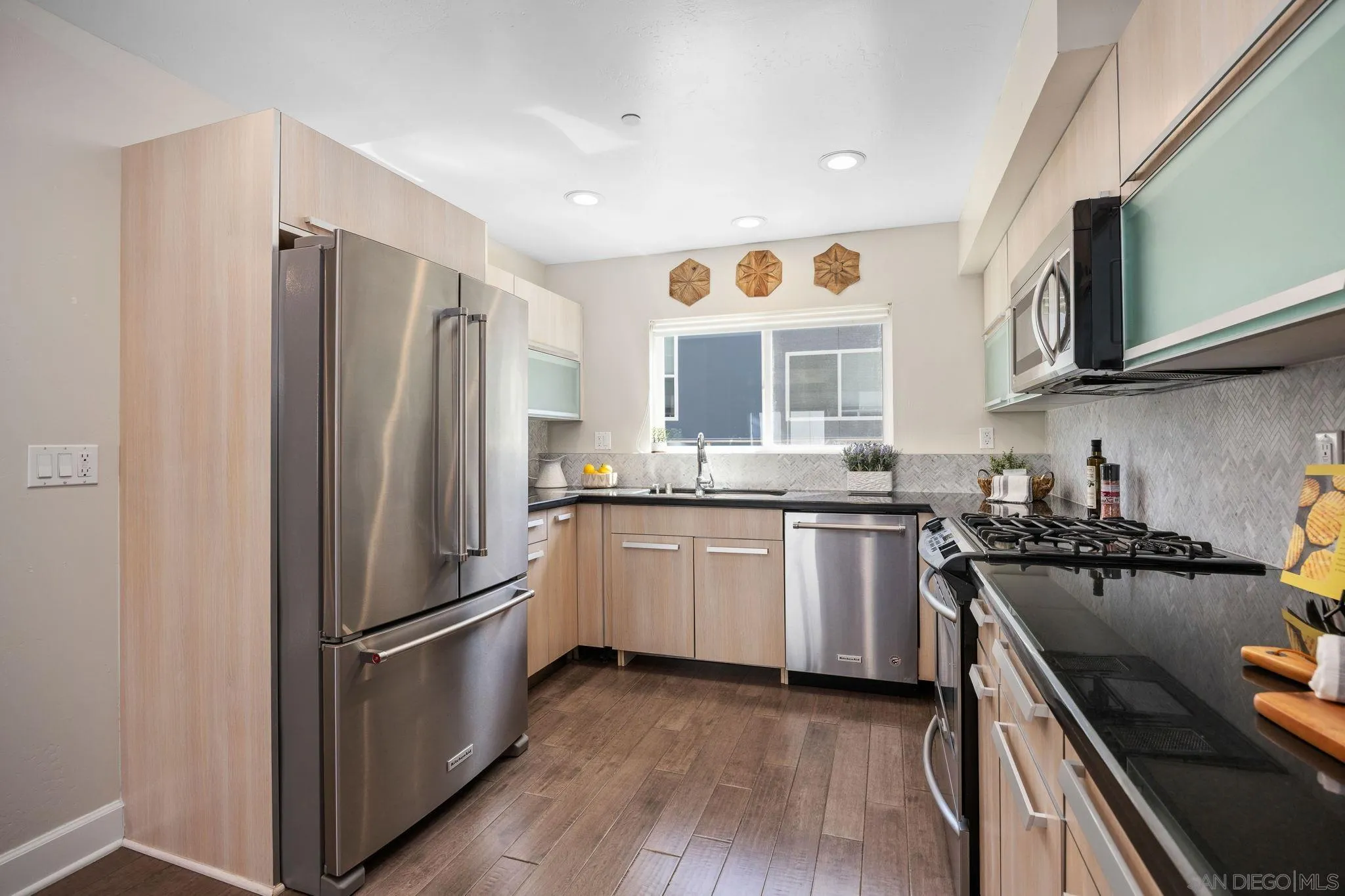 https://cdn.realtyfeed.com/cdn/127/260012856/806372a4e5719579804768c6cb6607ea.webp