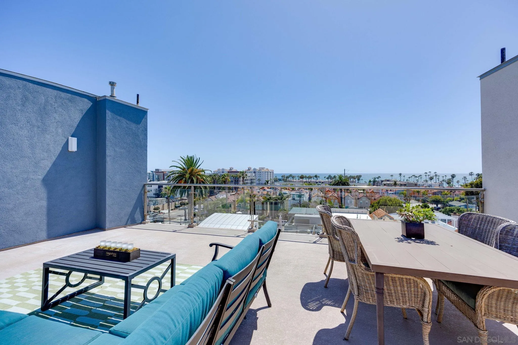 https://cdn.realtyfeed.com/cdn/127/260012856/87f5aa02f47f92919f28890240fa4b69.webp