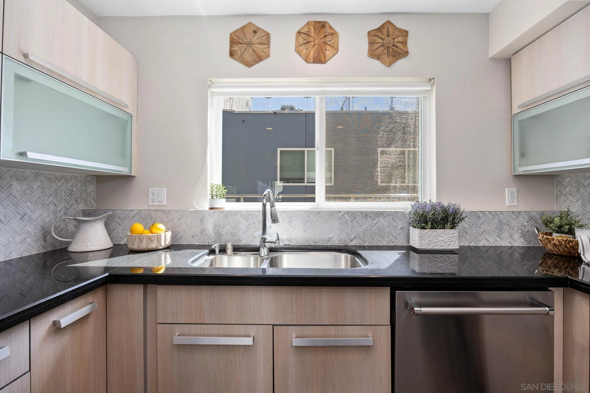 https://cdn.realtyfeed.com/cdn/127/260012856/c0bddac4d5e74a49363e770cb90df11e.webp