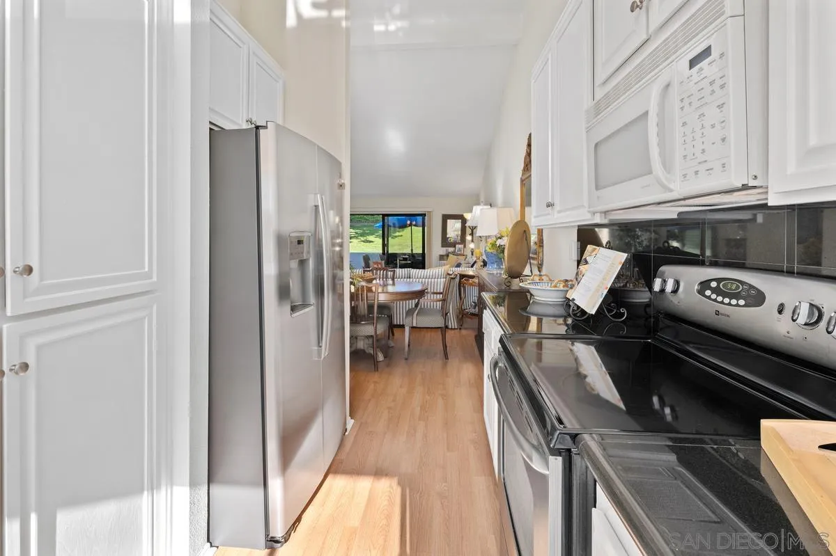 Photo #6: 260012857 Listing: Photo #6