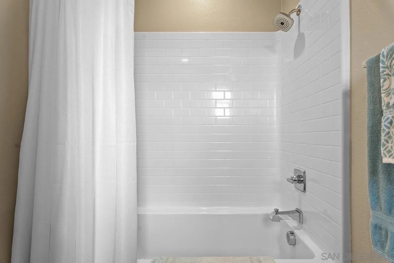 https://cdn.realtyfeed.com/cdn/127/260012866/ada394c337341bdb9b9adf9f7e3c15ba.webp