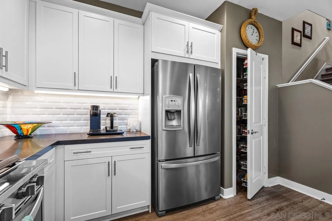 https://cdn.realtyfeed.com/cdn/127/260012866/d6381814d396041c42c7f060fd0e286f.webp