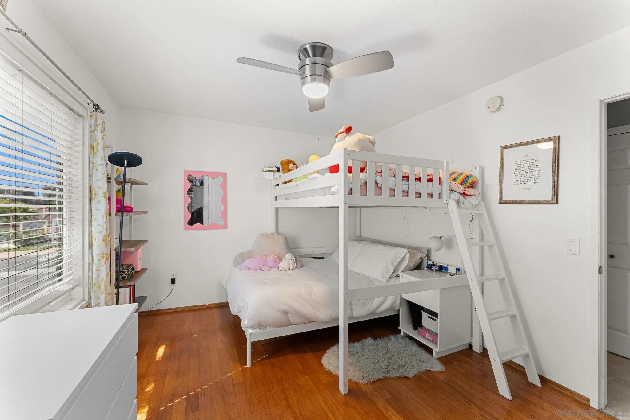https://cdn.realtyfeed.com/cdn/127/260012867/5e48727d101414d0c2a3c62c45e403e4.webp