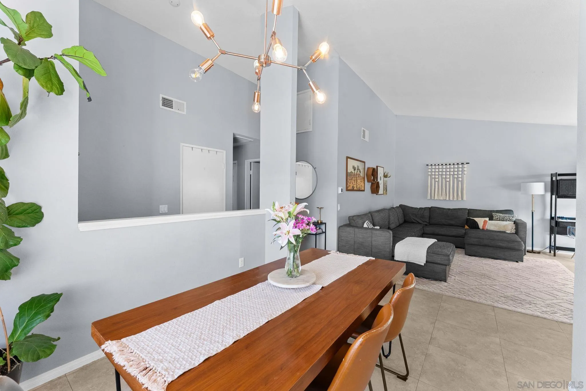 https://cdn.realtyfeed.com/cdn/127/260012867/a1562874b3e707fcc59e0d96dec510fb.webp