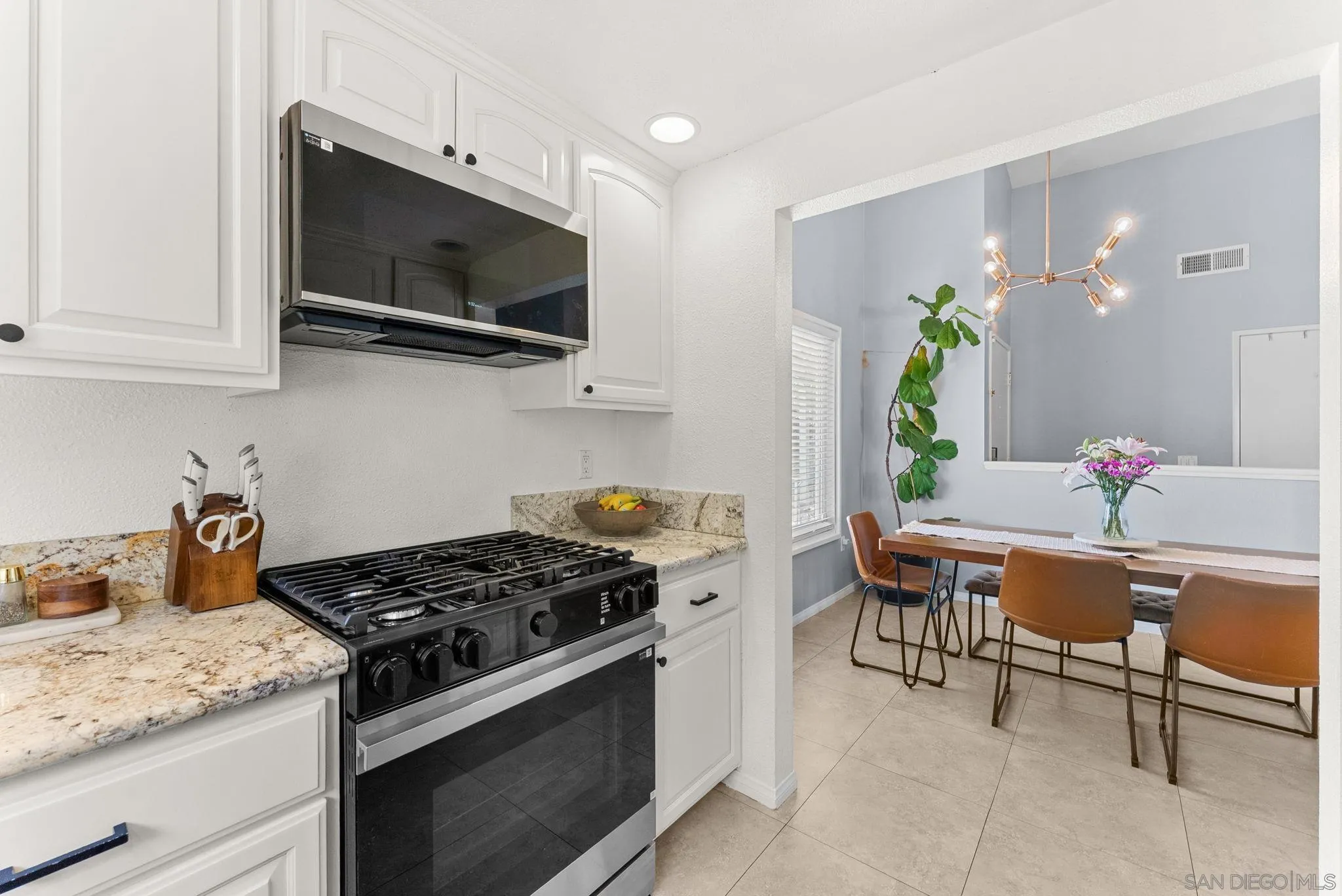 https://cdn.realtyfeed.com/cdn/127/260012867/bc986e43c2f971e35b8818dde783c23e.webp