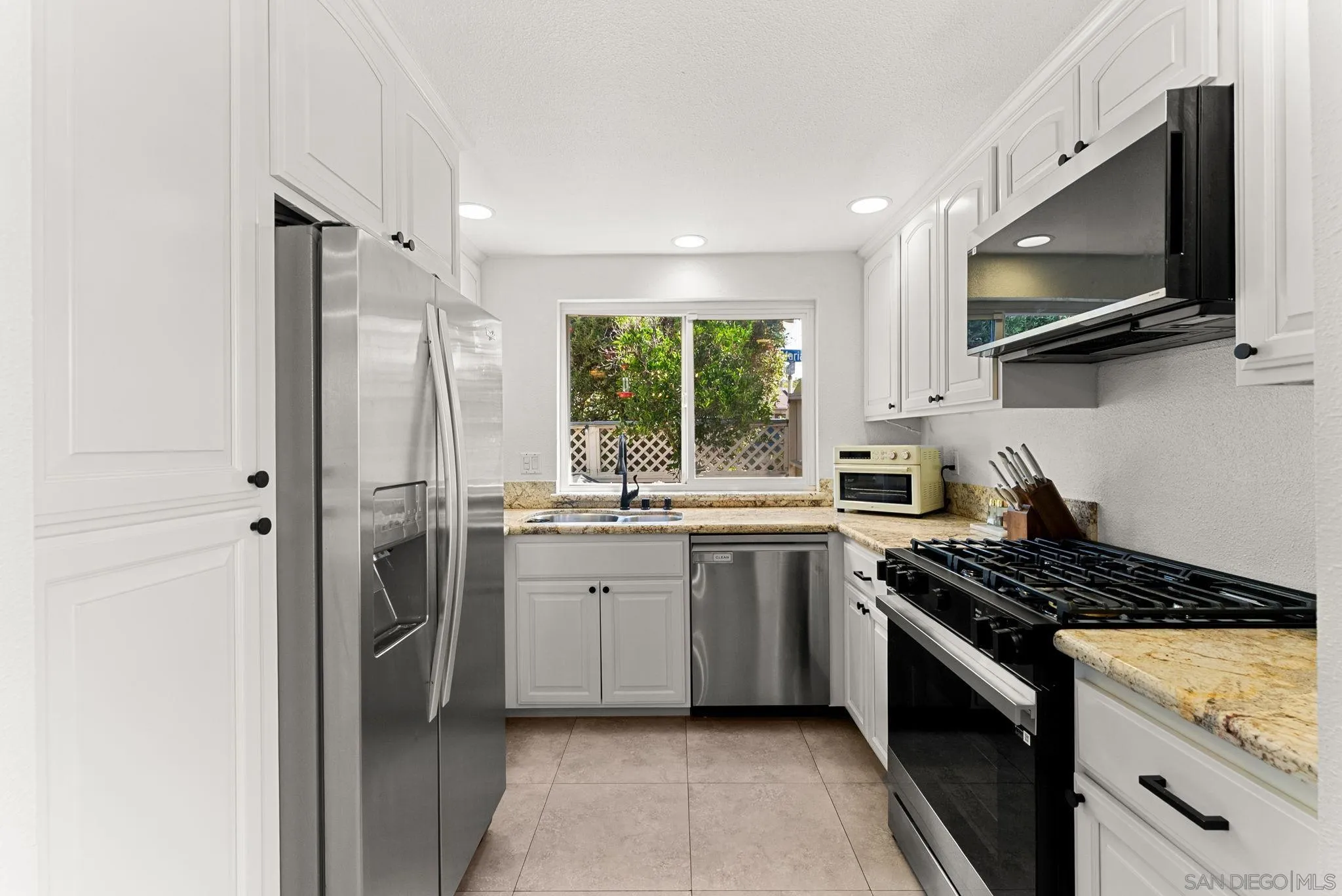 https://cdn.realtyfeed.com/cdn/127/260012867/d0e28b802e2b4b0173bbf43eff5ab185.webp