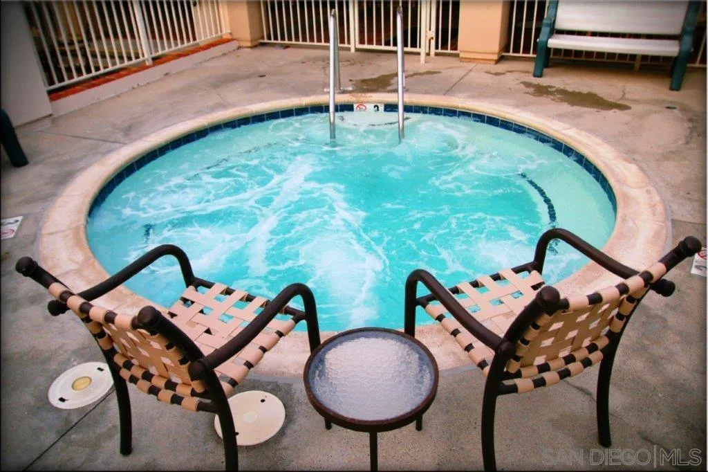 https://cdn.realtyfeed.com/cdn/127/260012871/437ead59bc16ffeb2340db719360ad94.webp