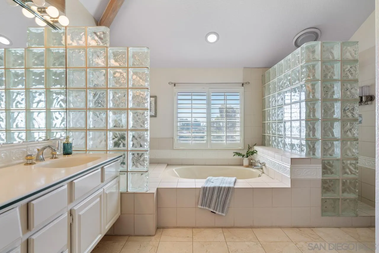 https://cdn.realtyfeed.com/cdn/127/260012871/85a44babb776db62eac032fd38ef5624.webp