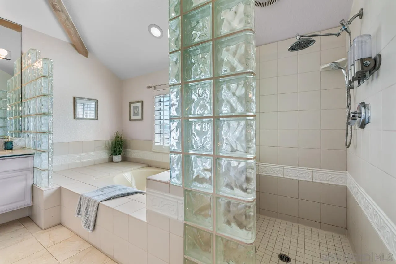 https://cdn.realtyfeed.com/cdn/127/260012871/b96c35139922ce465183be96a7c7b349.webp