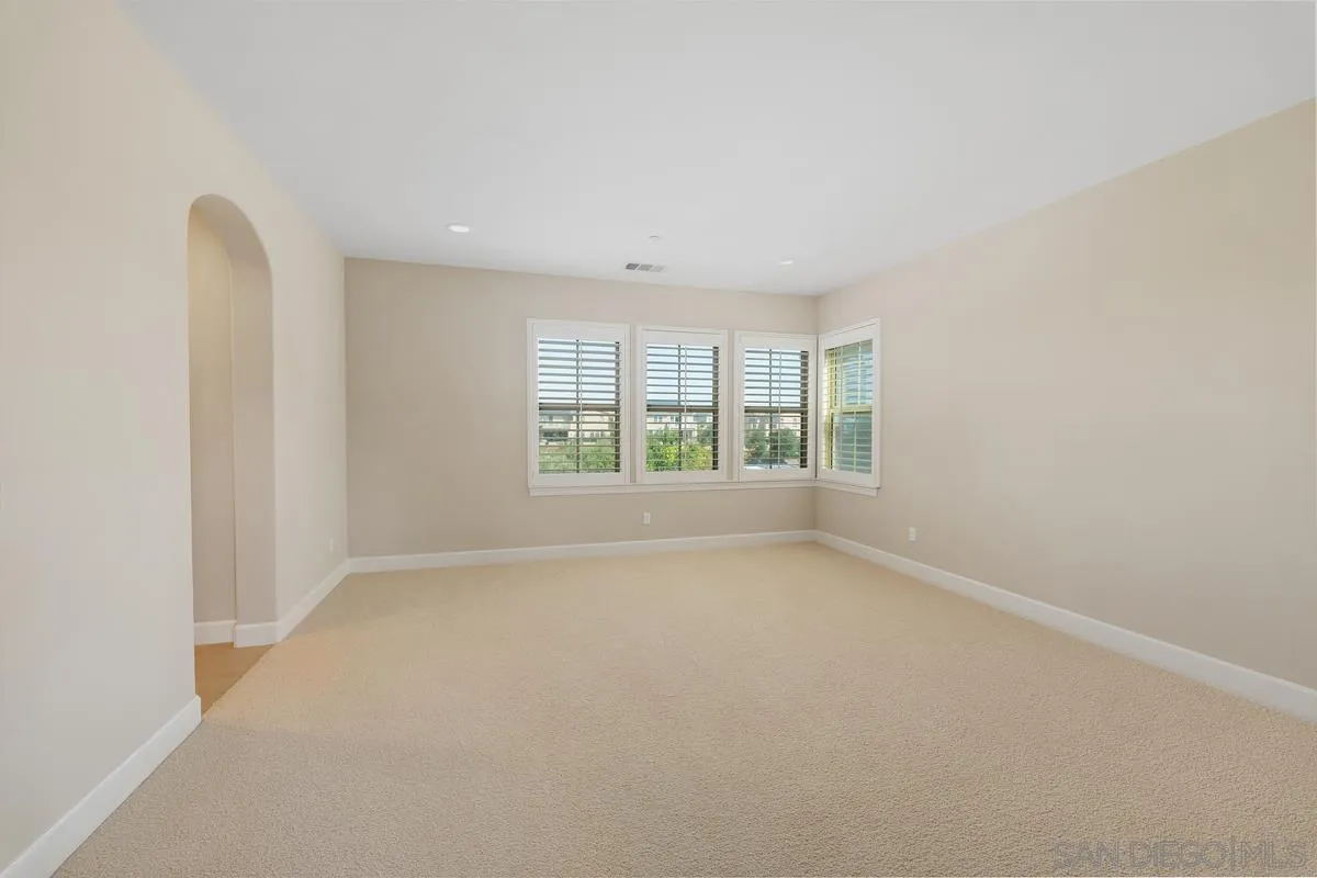 https://cdn.realtyfeed.com/cdn/127/260012873/0c3f33a09db04f93a4db512348789d2b.webp