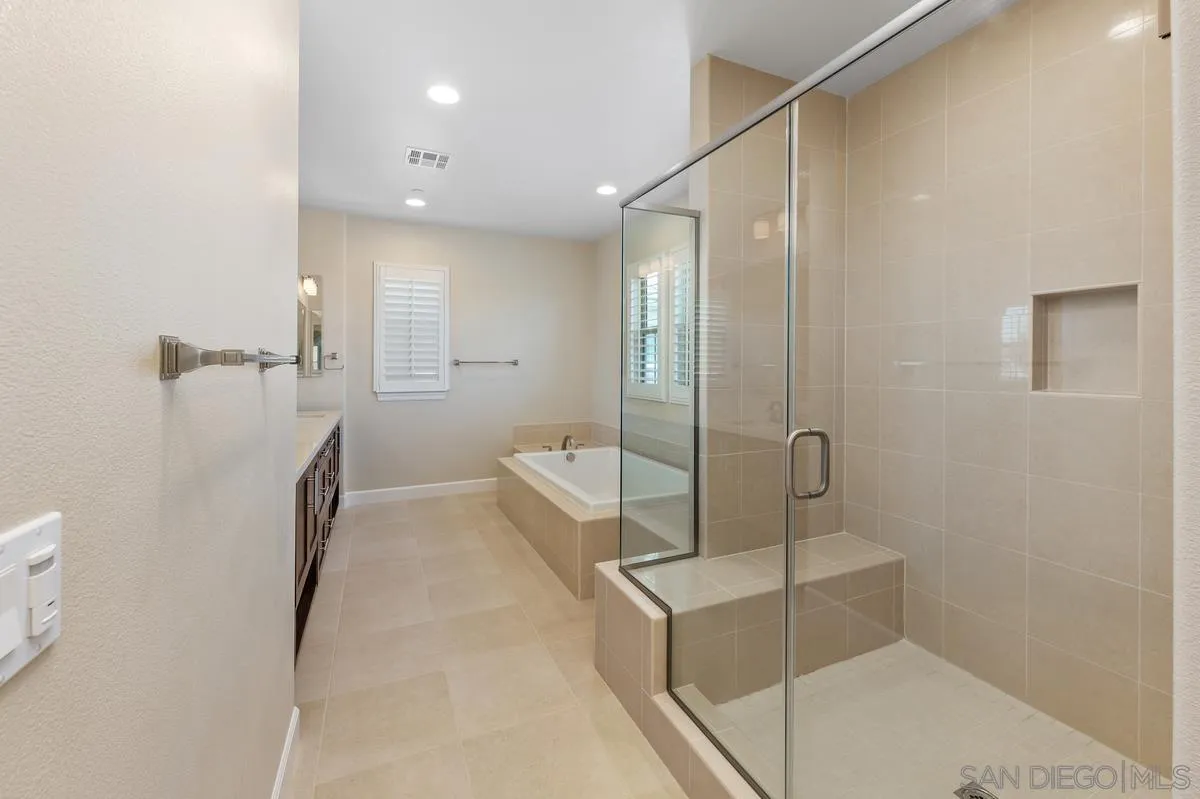 https://cdn.realtyfeed.com/cdn/127/260012873/4dd437fe4f41bc7ffca3e57b4384d622.webp