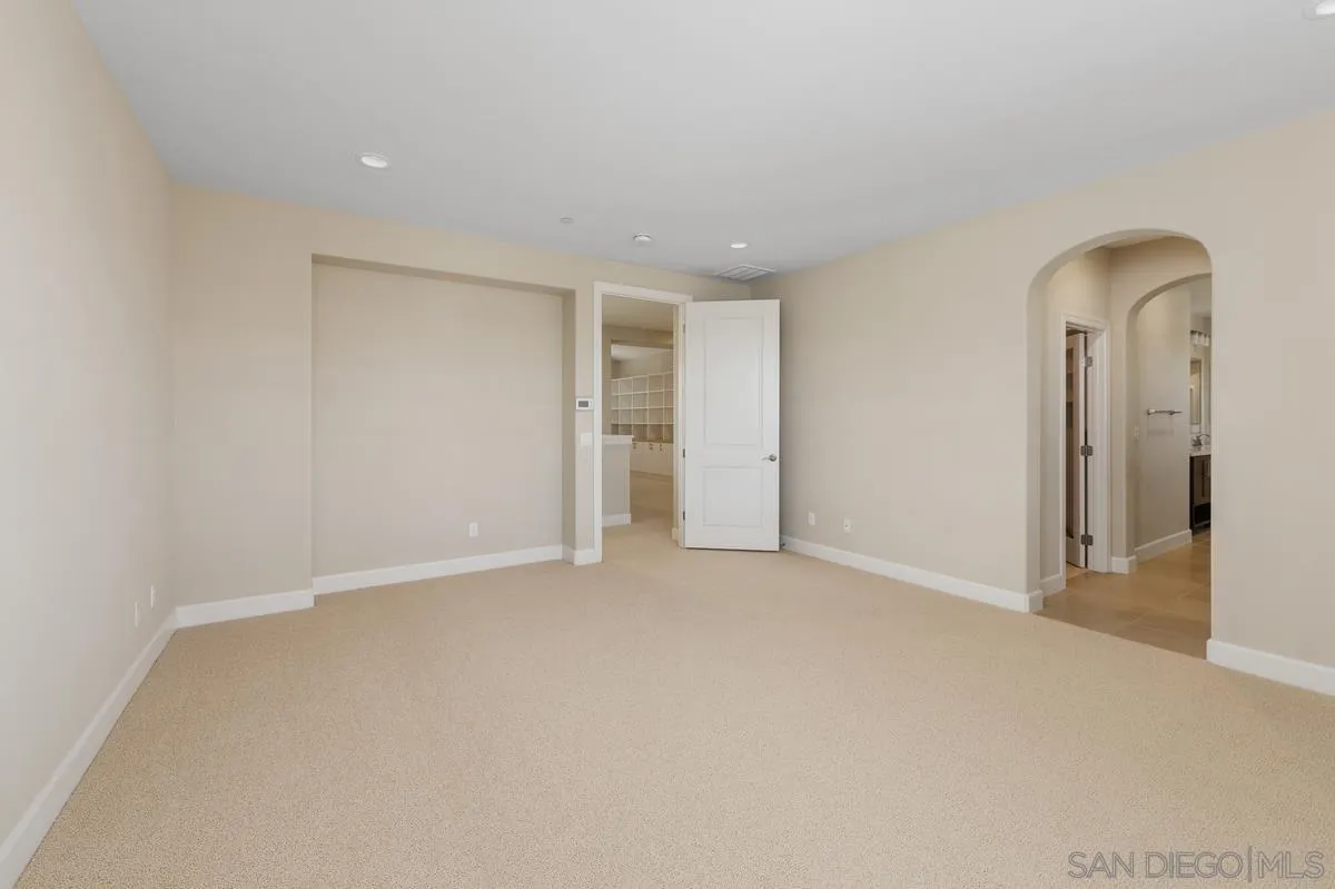 https://cdn.realtyfeed.com/cdn/127/260012873/648cff9751f2901e9897d3a0939a3925.webp