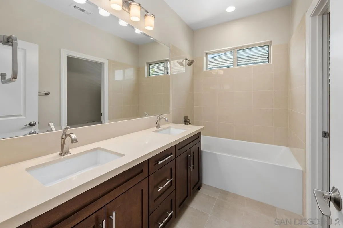 https://cdn.realtyfeed.com/cdn/127/260012873/716c27cfe351a8cc2596e3e04343a3b3.webp