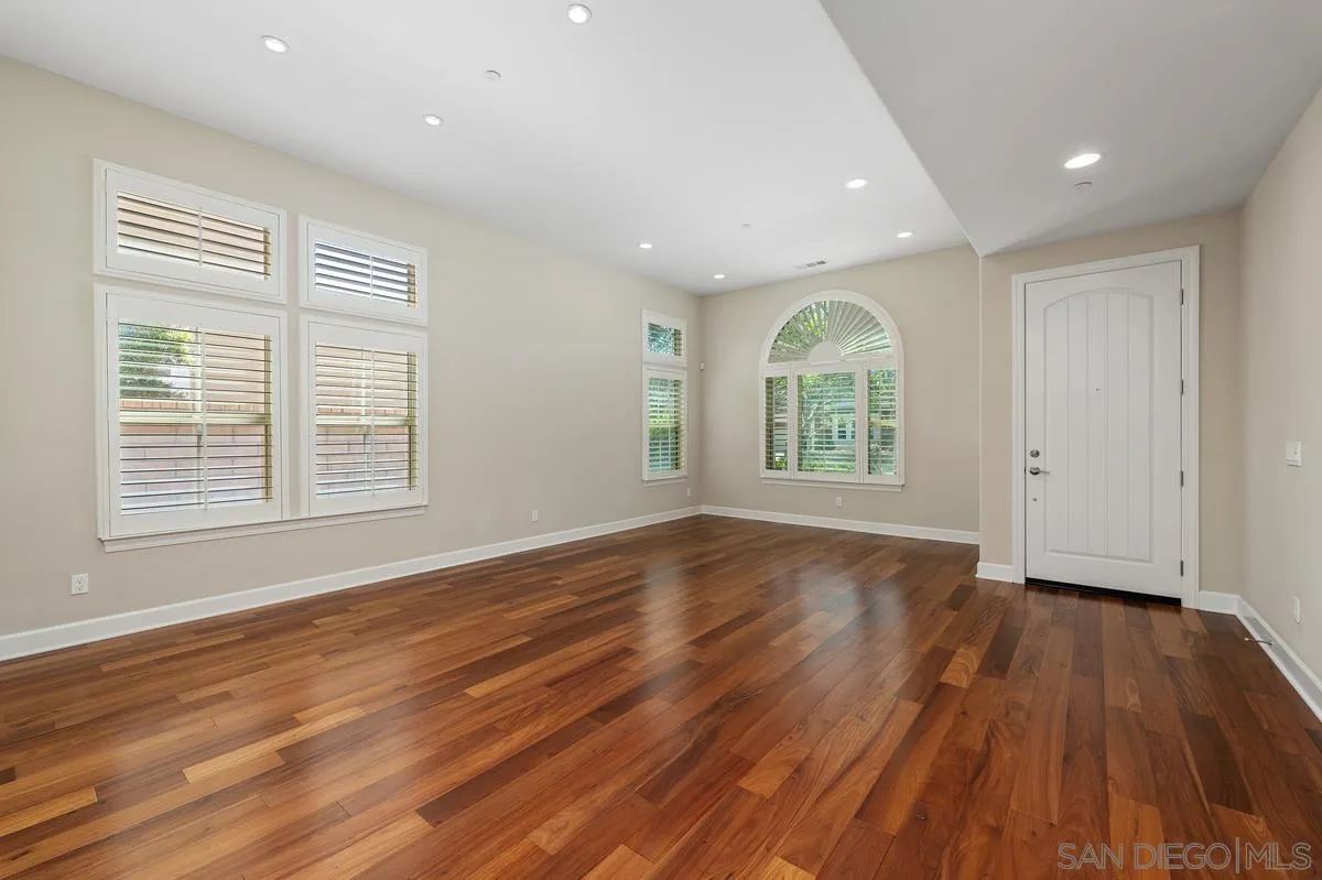 https://cdn.realtyfeed.com/cdn/127/260012873/ab1418a1bffa4a6555a2f77967666175.webp
