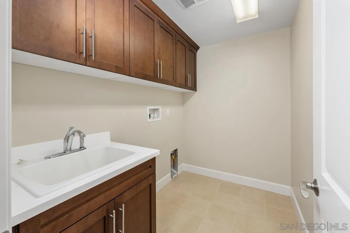 https://cdn.realtyfeed.com/cdn/127/260012873/b83f7f064fef3f72d2161a0a6b600372.webp