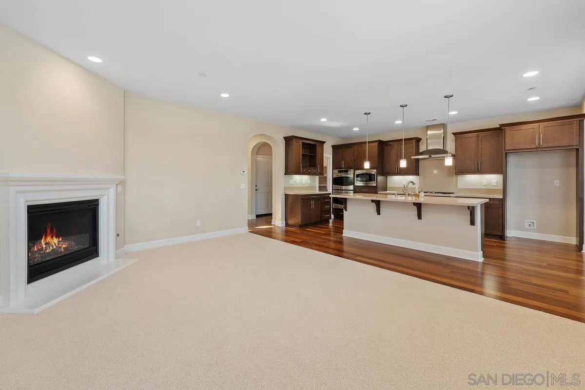 https://cdn.realtyfeed.com/cdn/127/260012873/ebb9b24daa57647e0139bc0b980bf6cd.webp