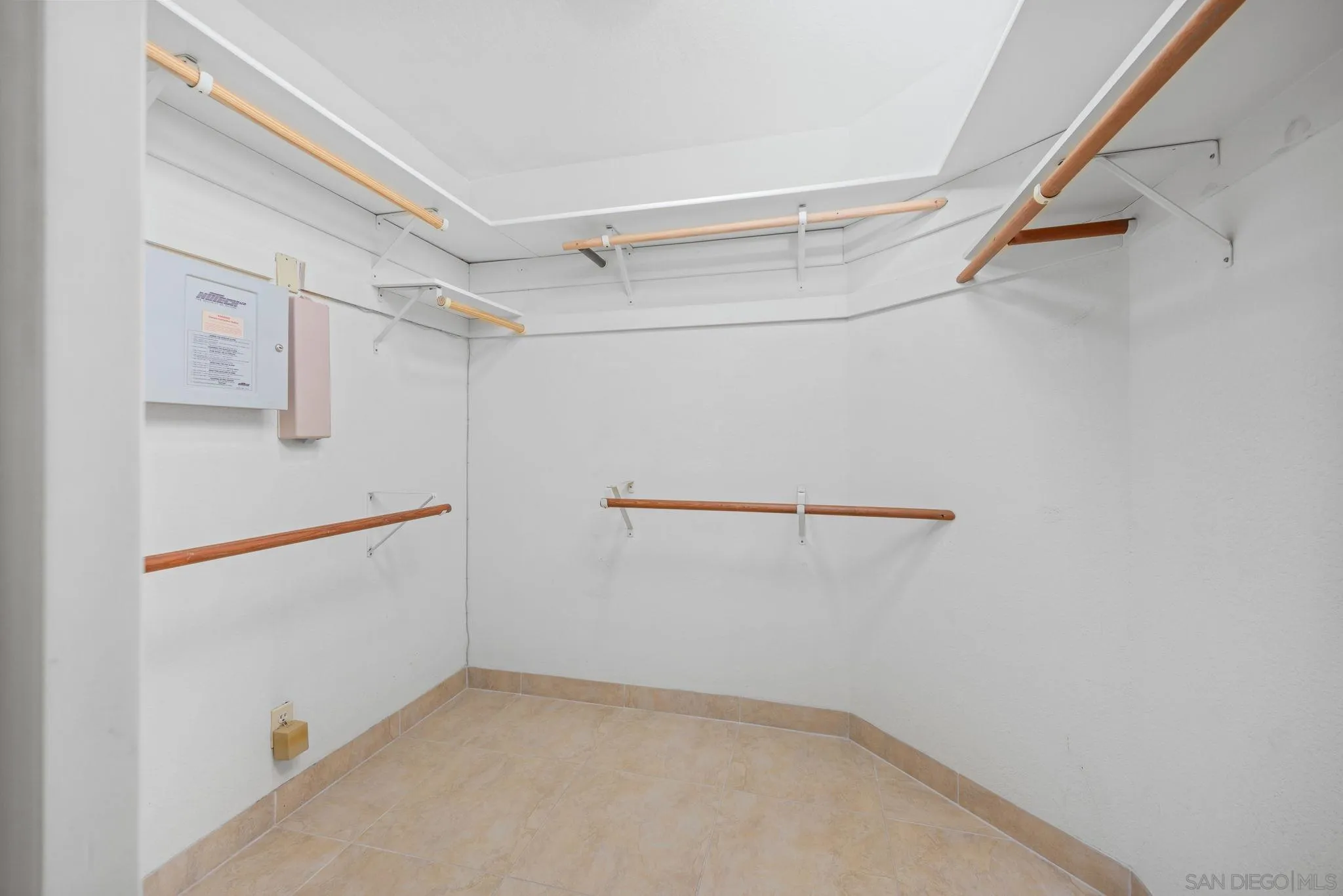 https://cdn.realtyfeed.com/cdn/127/260012874/2232fd311e64dd433924c3d2aba3f252.webp