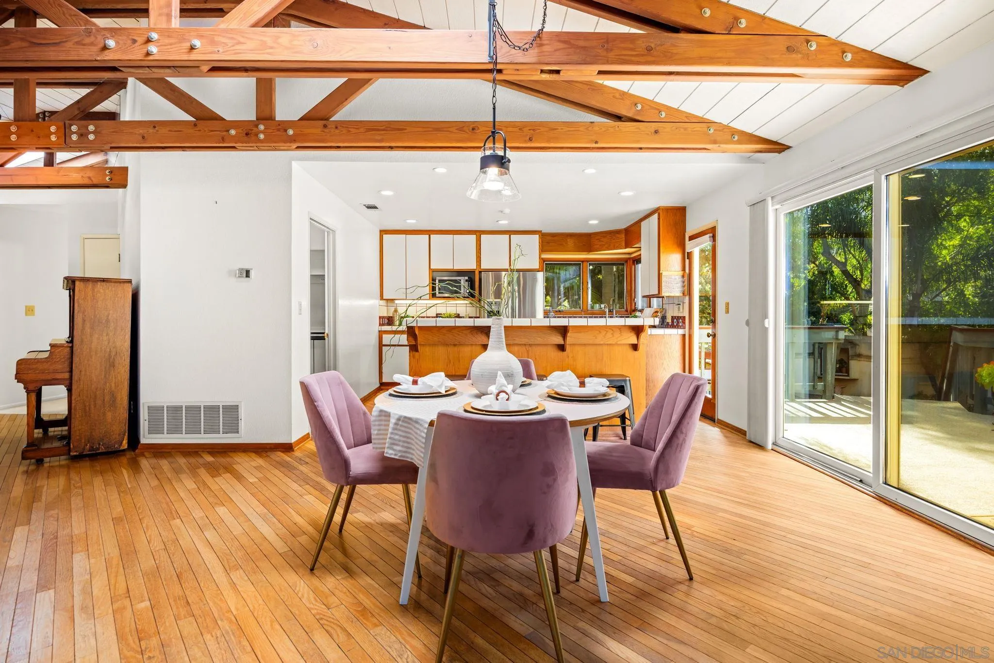 https://cdn.realtyfeed.com/cdn/127/260012874/36f7c9eb86f9ac78d2aae890504b8488.webp