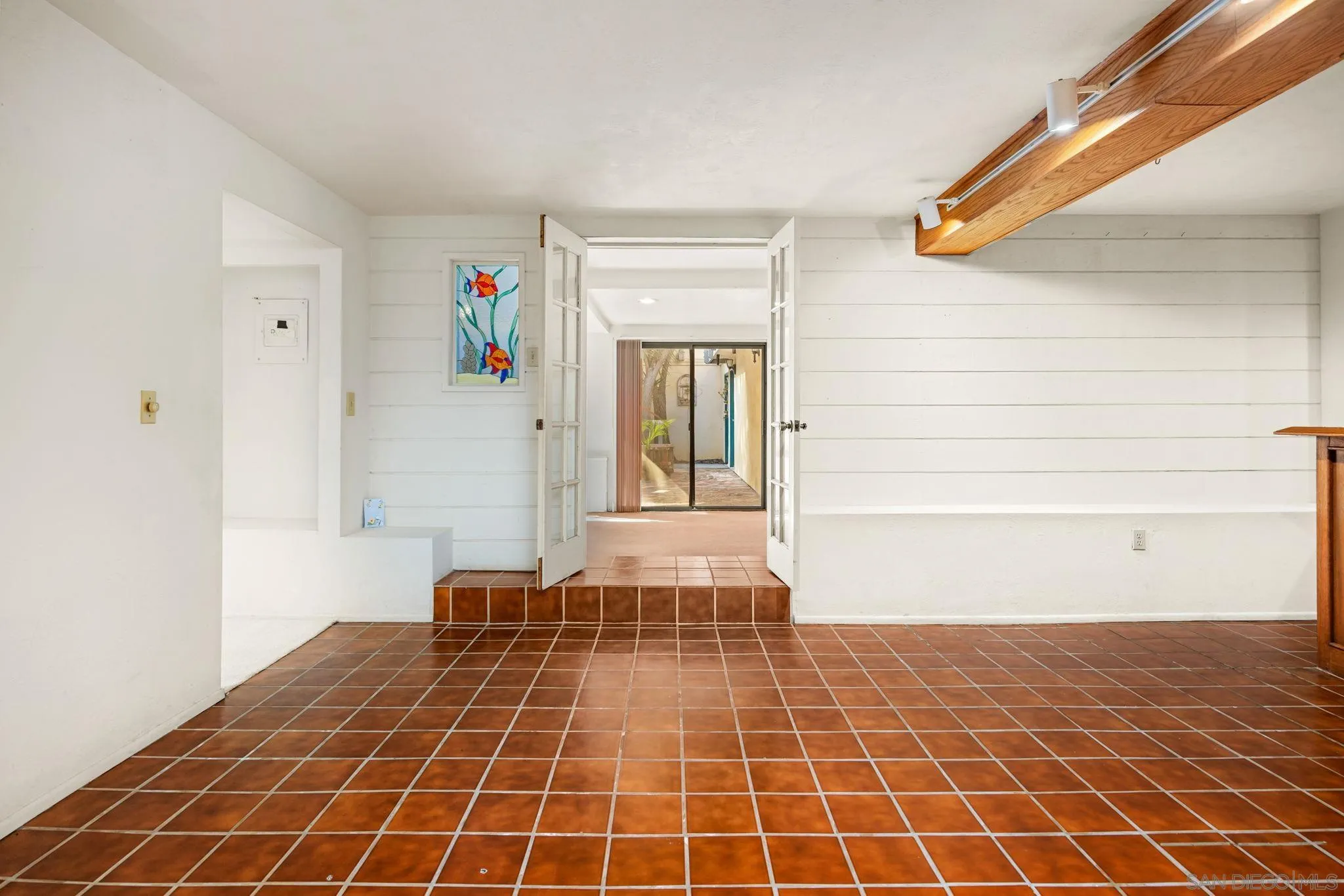 https://cdn.realtyfeed.com/cdn/127/260012874/418515684d990b303bbbb3000dacc5f9.webp