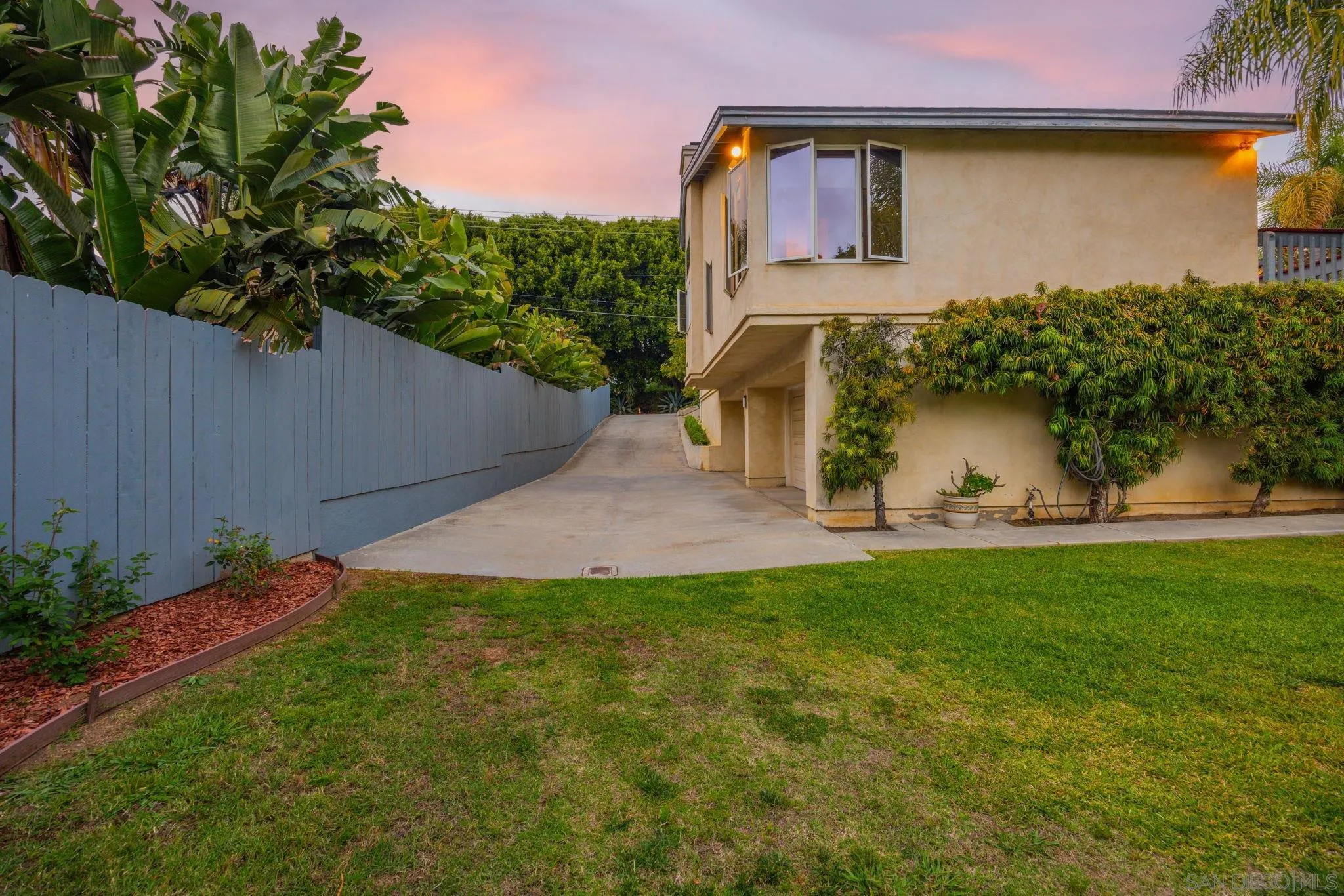 https://cdn.realtyfeed.com/cdn/127/260012874/6ee7cd9b59f2158ab34d93482c101a4a.webp