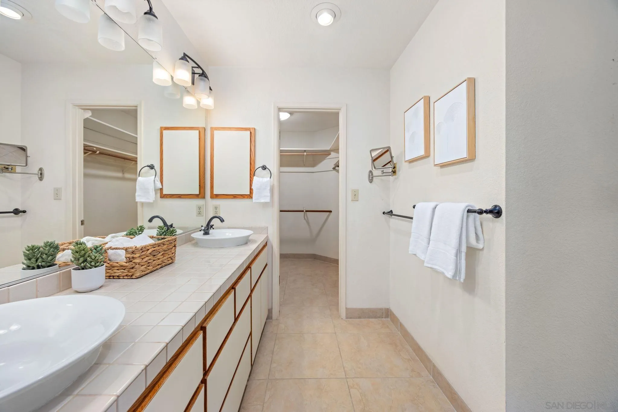 https://cdn.realtyfeed.com/cdn/127/260012874/980679613bfcb82beb377acd3339a84f.webp