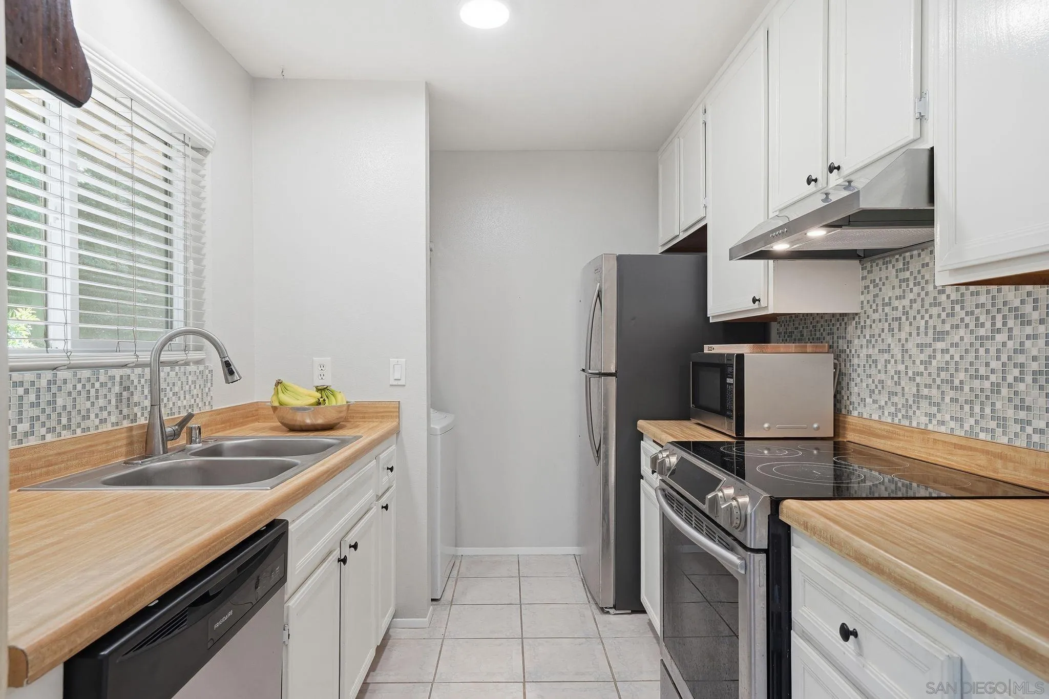Photo #7: 260012876 Listing: Photo #7