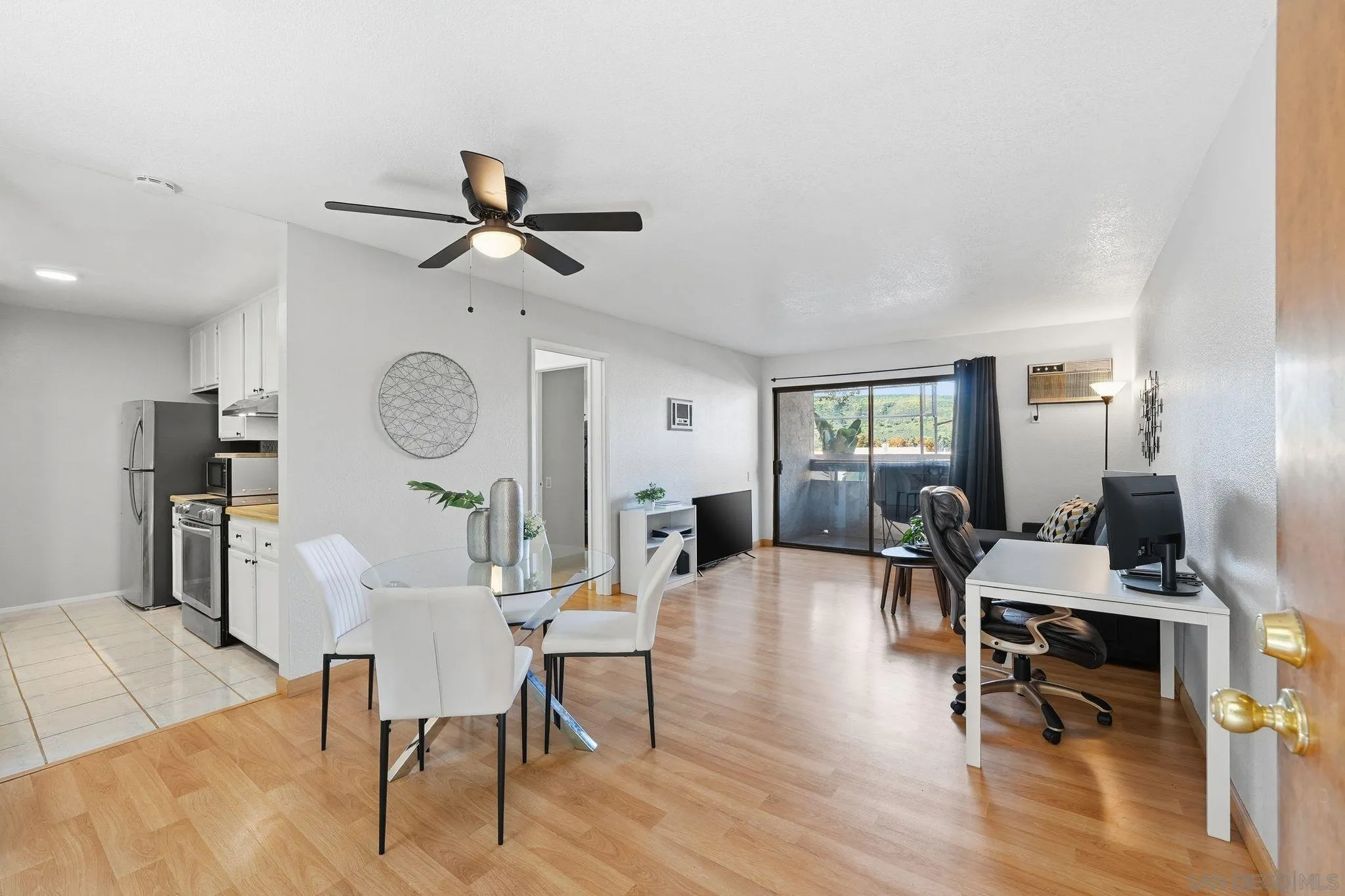 Photo #2: 260012876 Listing: Photo #2