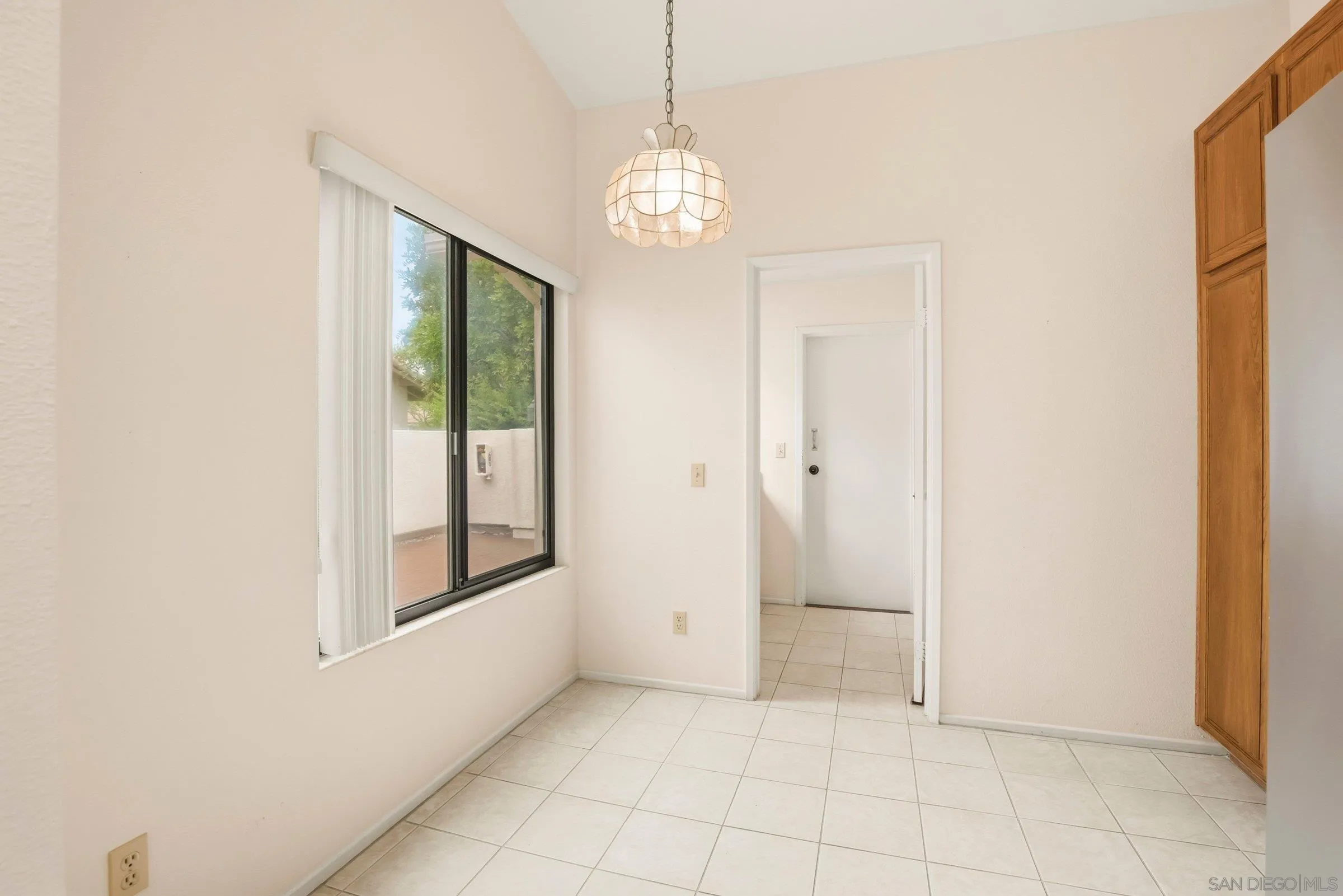 Photo #4: 260012877 Listing: Photo #4