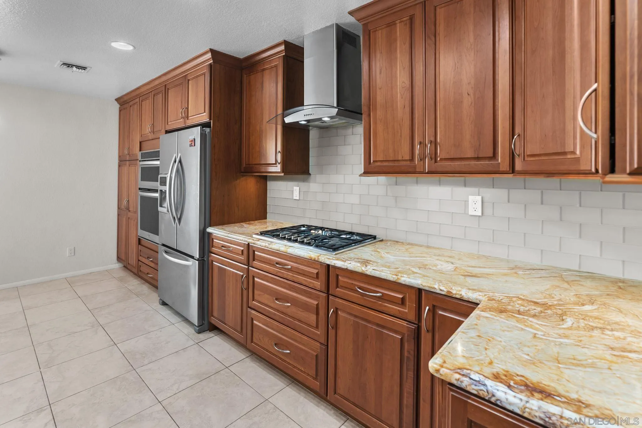 https://cdn.realtyfeed.com/cdn/127/260012881/5d368bd9e0acdc7352b08c852c694927.webp