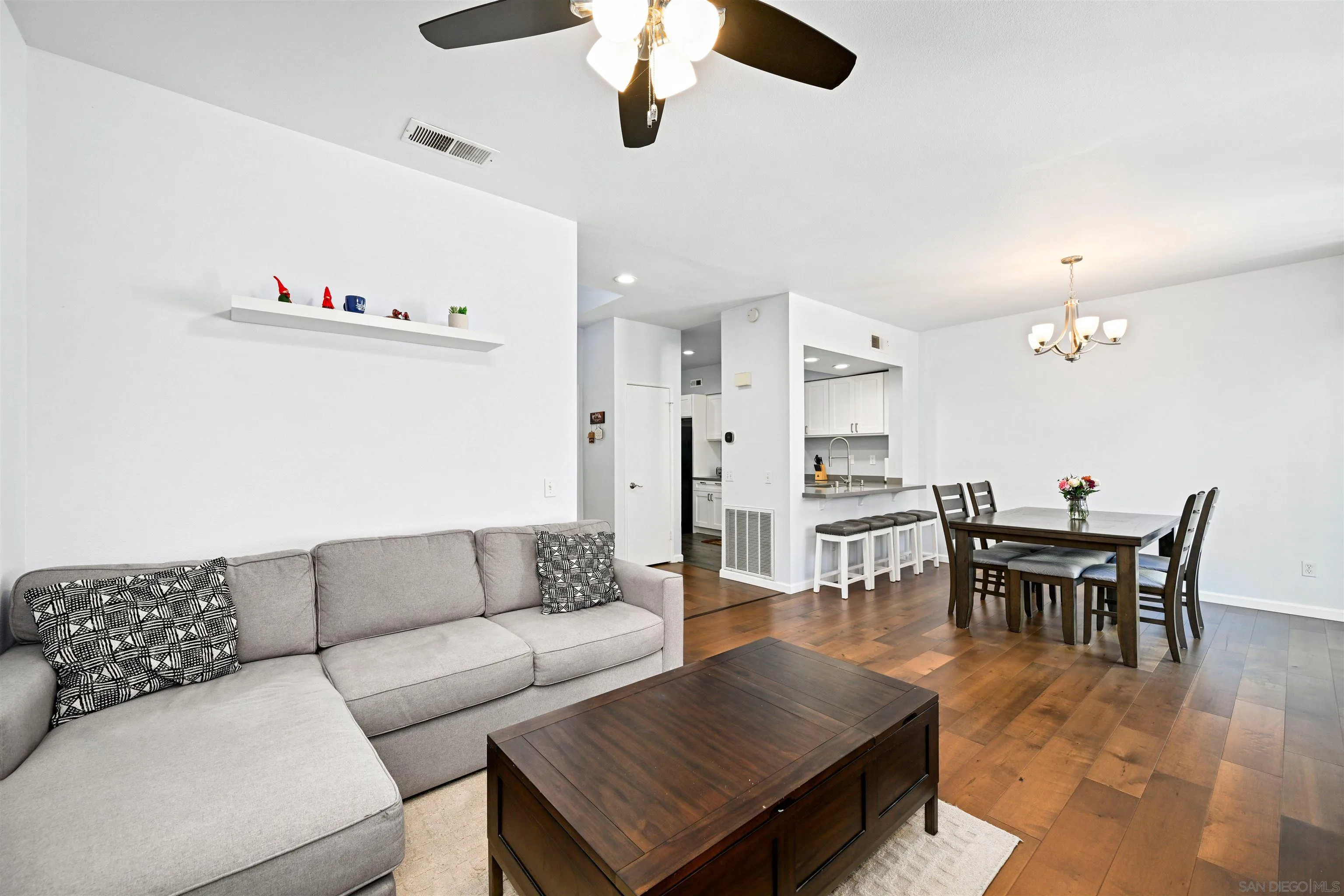 Photo #3: 260012883 Listing: Photo #3