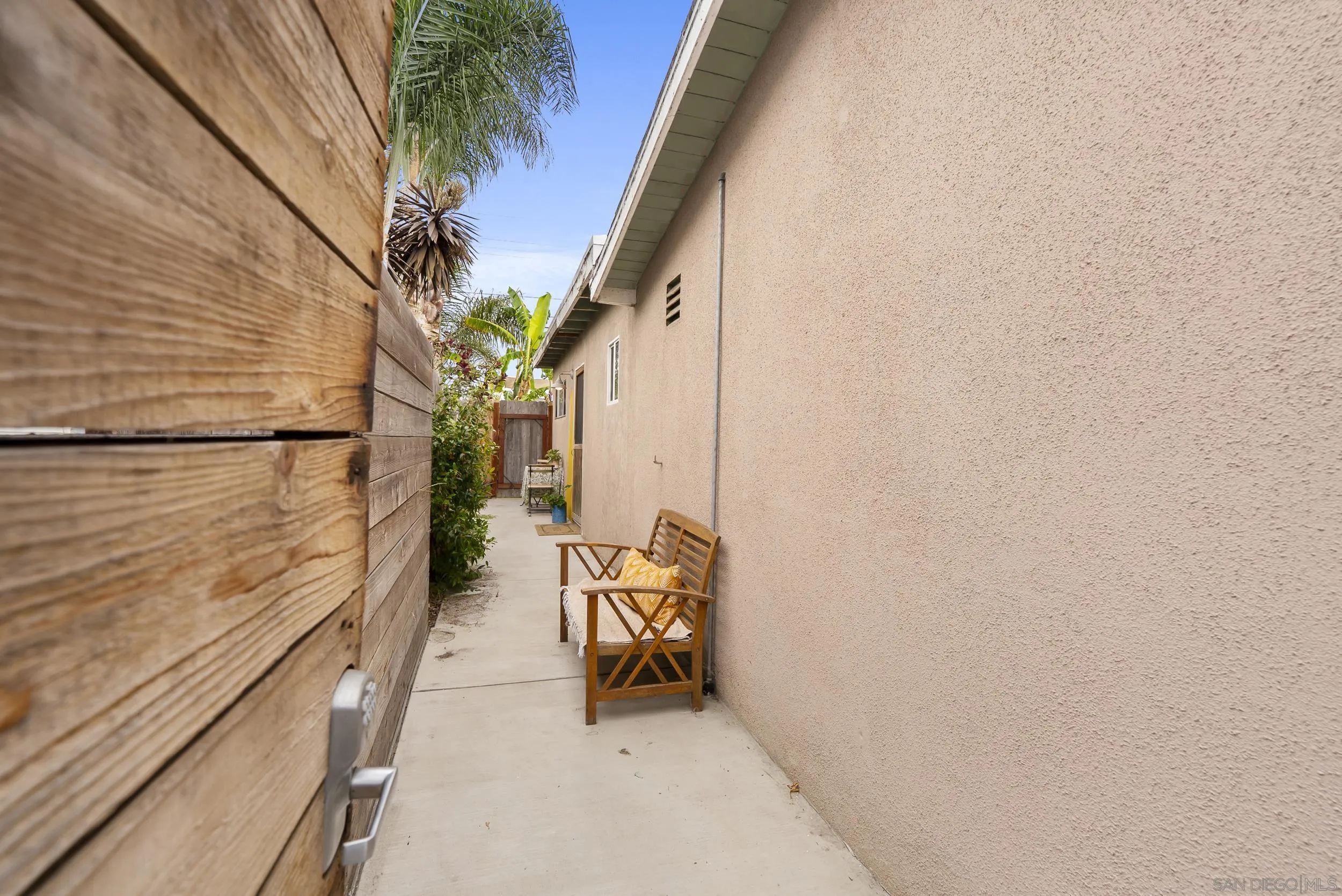 https://cdn.realtyfeed.com/cdn/127/260012884/1f4f7005d7b6a94d3710de9b06ca11fb.webp