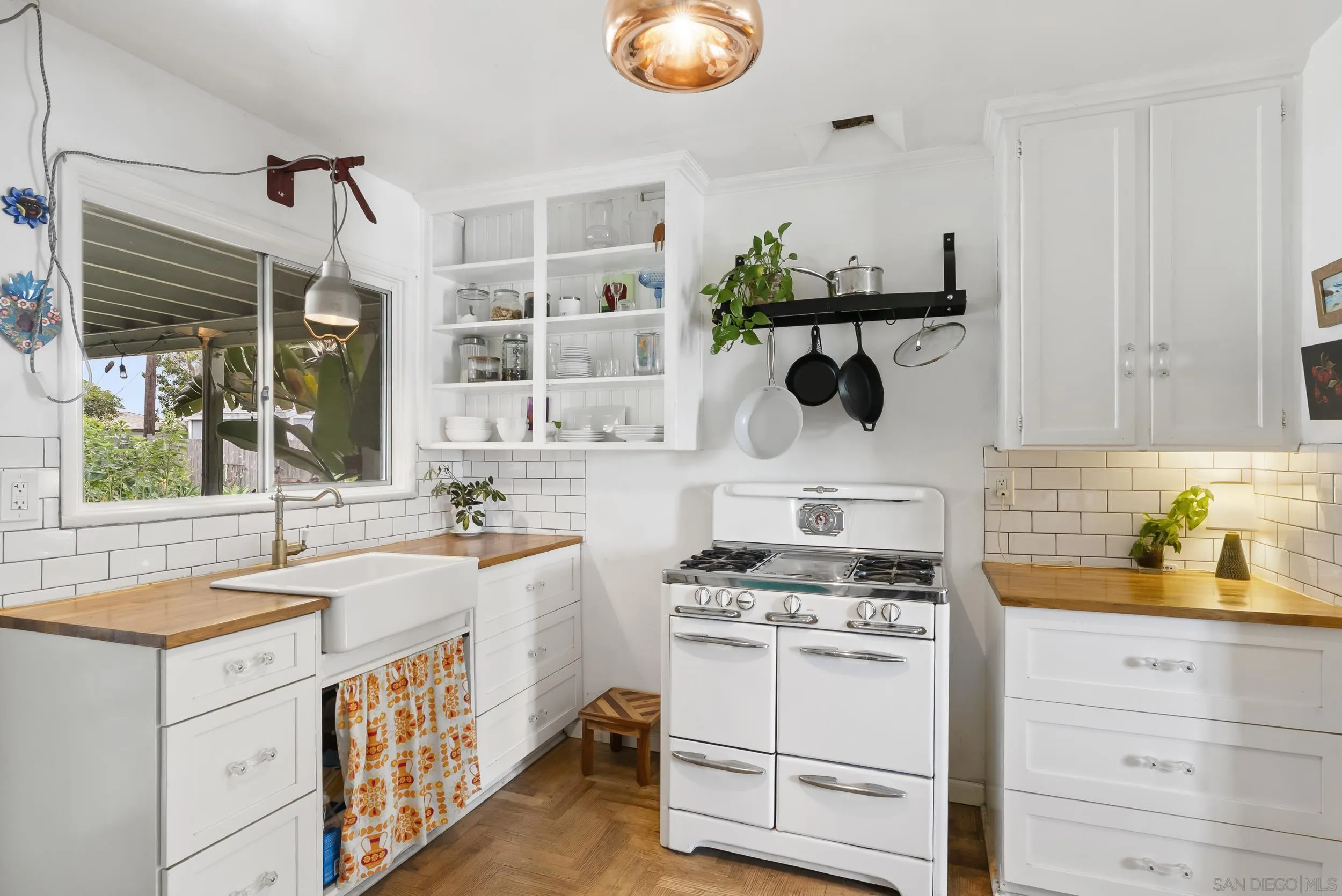 https://cdn.realtyfeed.com/cdn/127/260012884/7b01cced07a67ec0d67214c3423f6269.webp