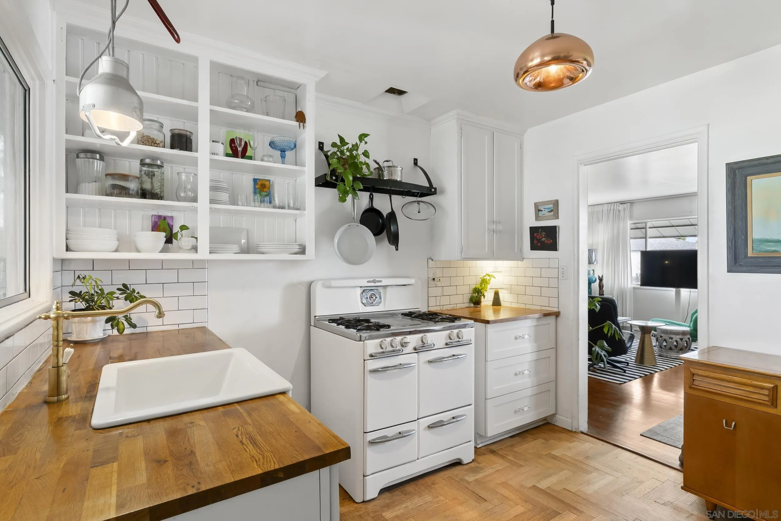 https://cdn.realtyfeed.com/cdn/127/260012884/d4b82957f4d491e2acae559444c84a3c.webp