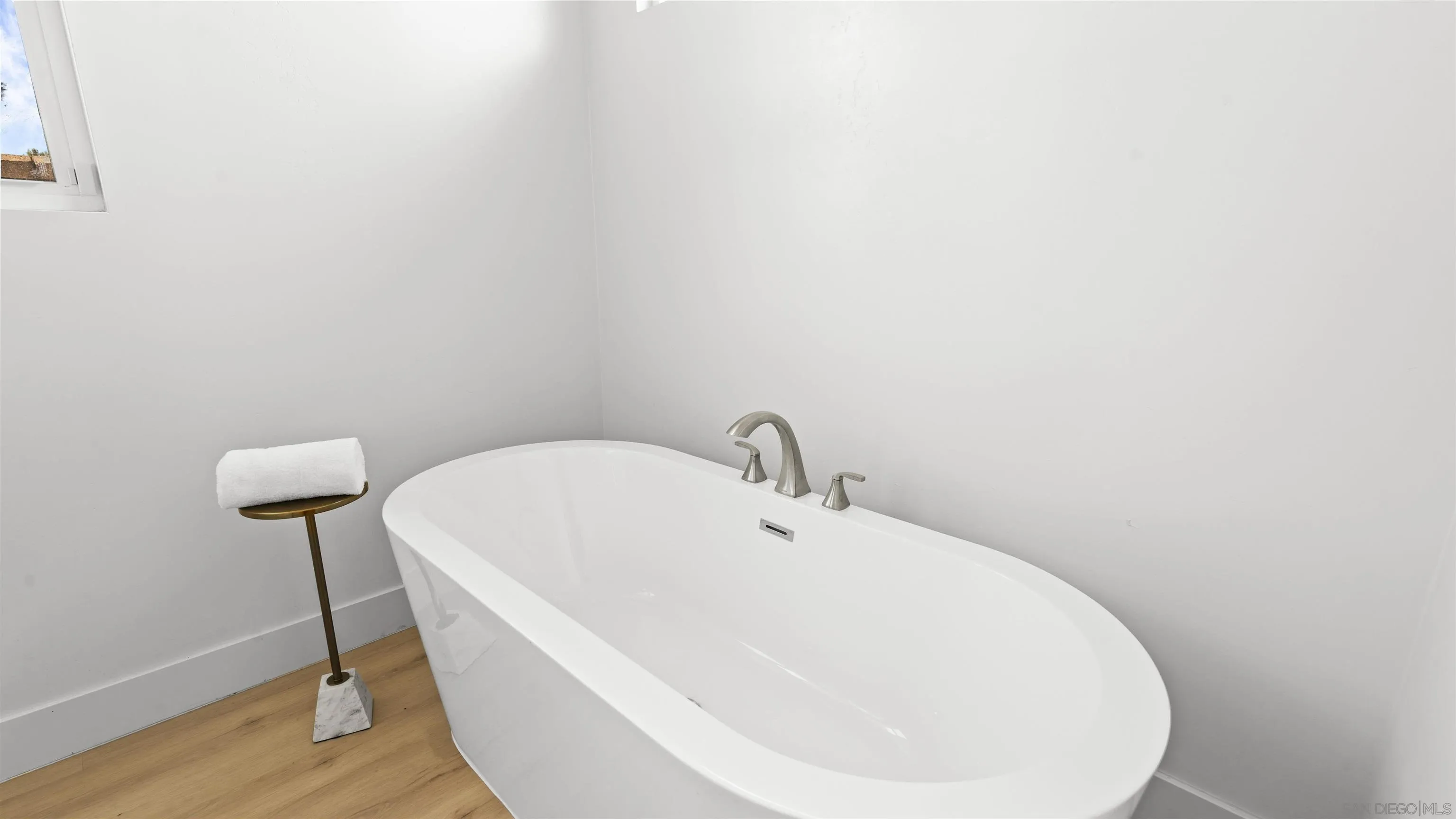 https://cdn.realtyfeed.com/cdn/127/260012885/06eb08590753738c752d611897dce179.webp