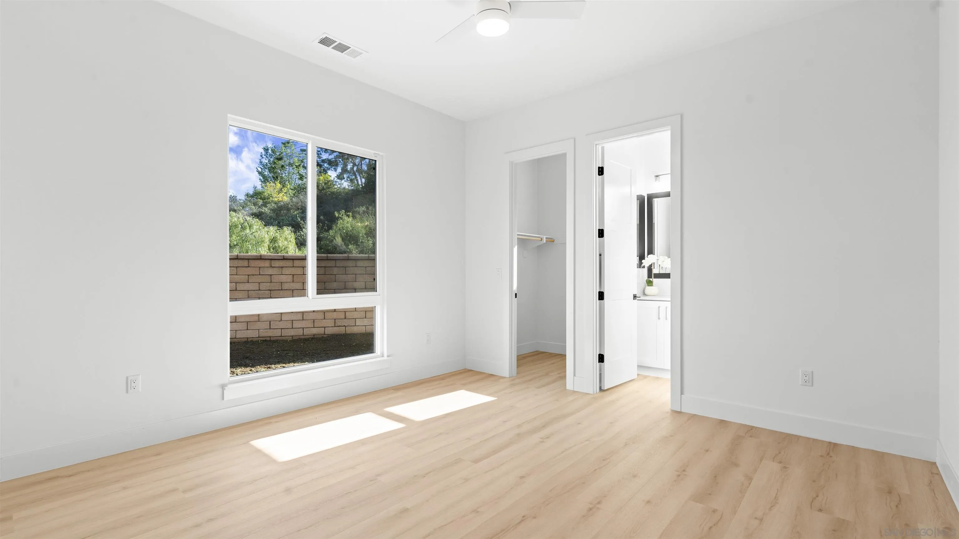 https://cdn.realtyfeed.com/cdn/127/260012885/302ba5997d038d045bd6fa40c3224921.webp