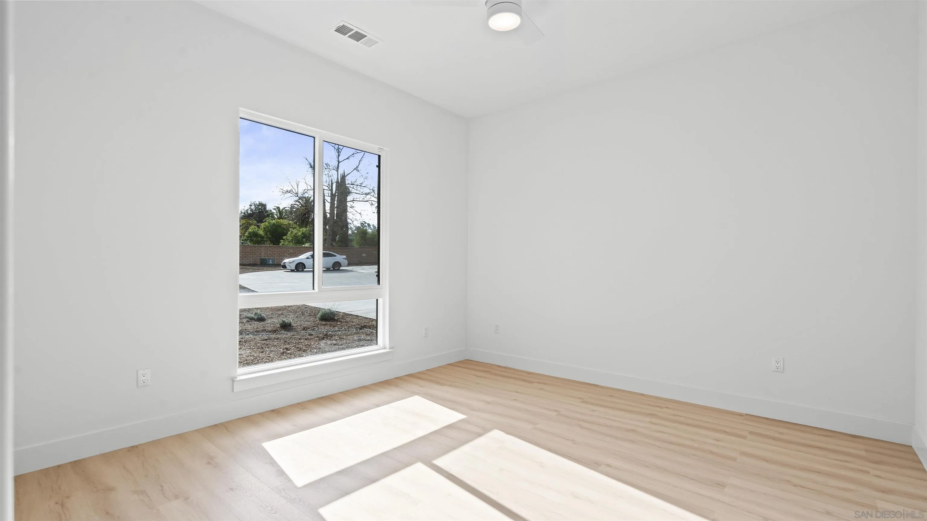 https://cdn.realtyfeed.com/cdn/127/260012885/4fdf9ec4a2ce93897f5f49fd7855f811.webp
