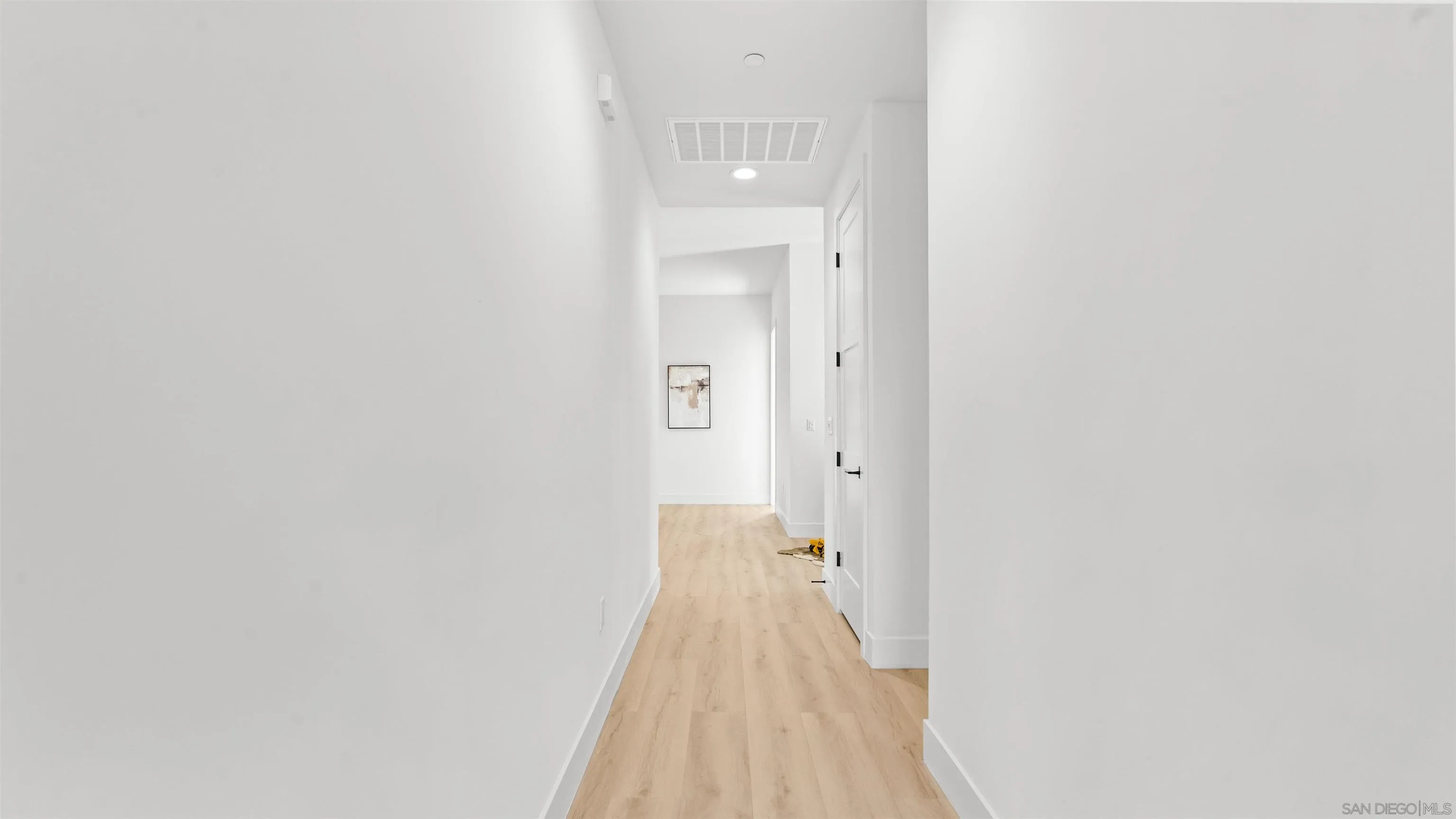 https://cdn.realtyfeed.com/cdn/127/260012885/604e93f4dd0970682ea8c909c36f7d45.webp