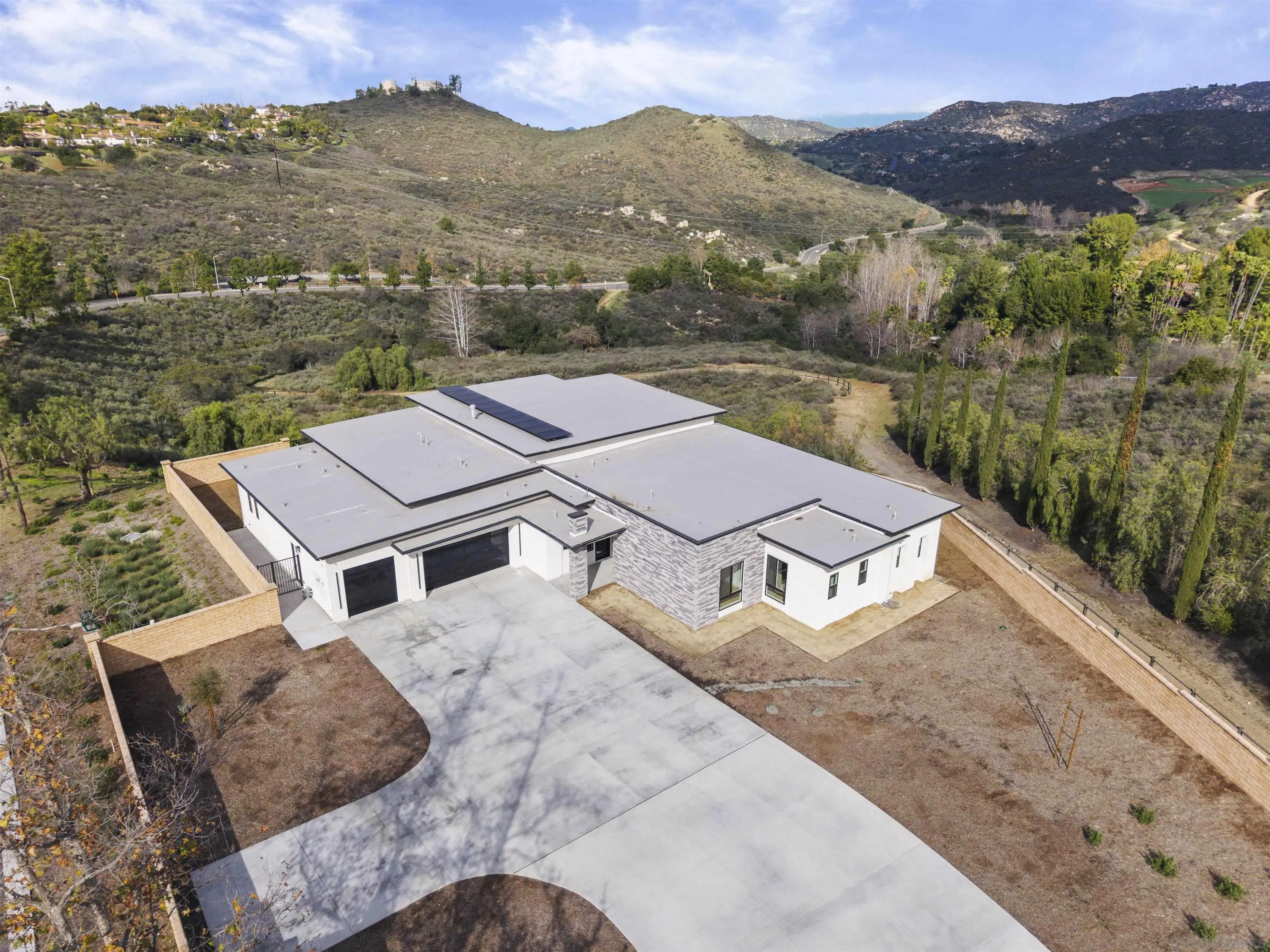 https://cdn.realtyfeed.com/cdn/127/260012885/8d54294fb668d383abfa121db4519924.webp