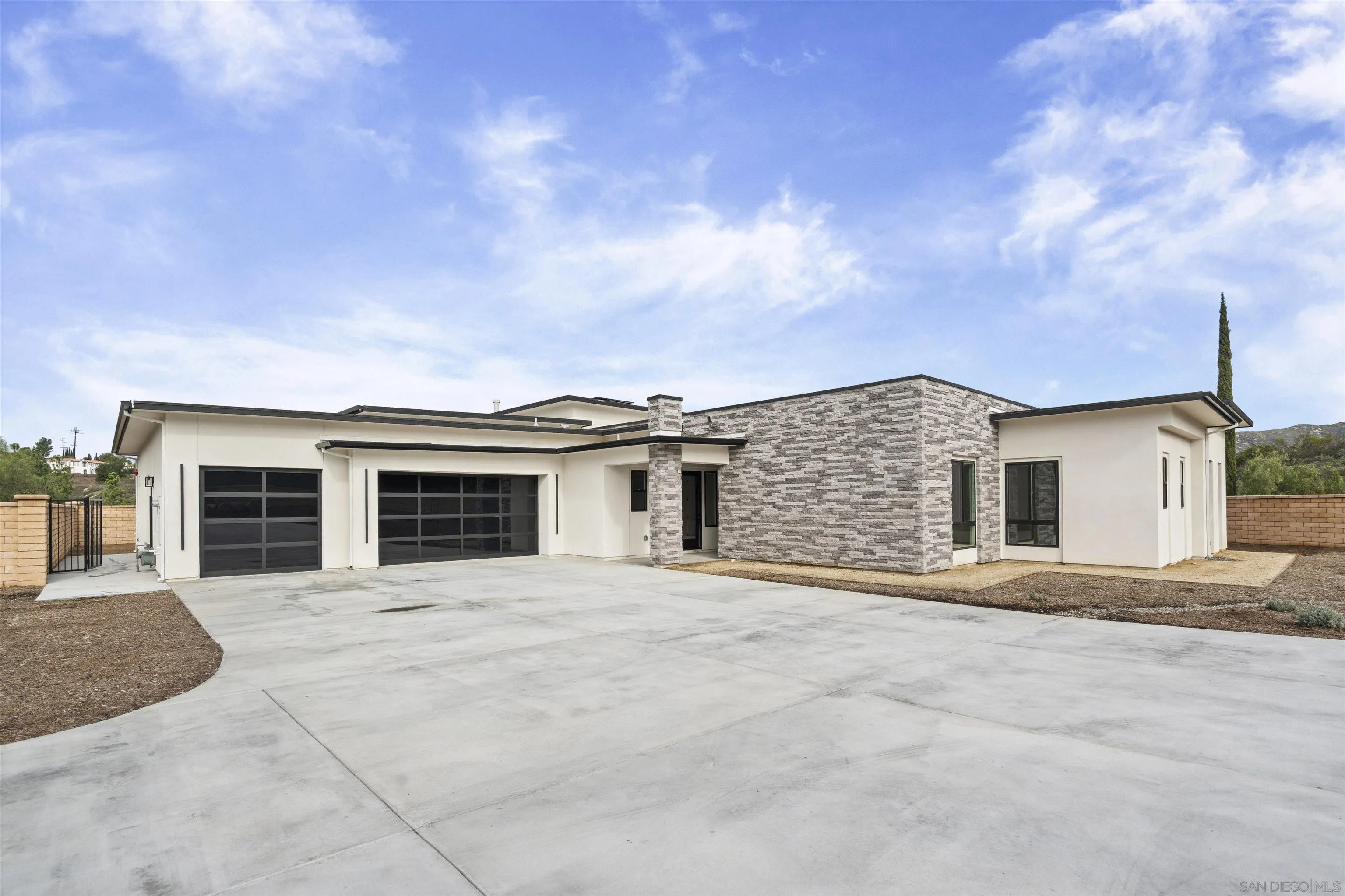 https://cdn.realtyfeed.com/cdn/127/260012885/9c5c6f1c8fc63f0e4c29d734d4057eb4.webp