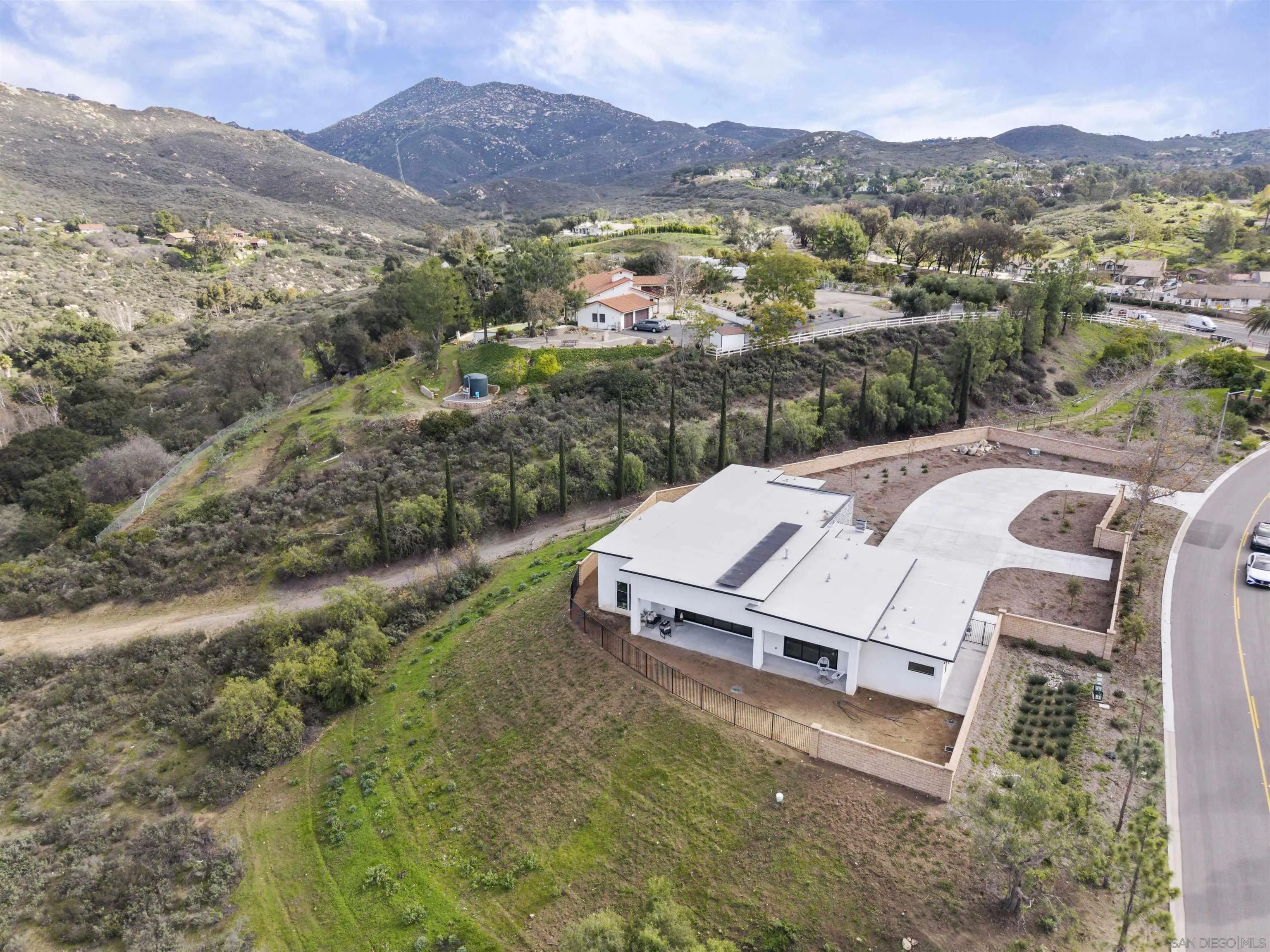https://cdn.realtyfeed.com/cdn/127/260012885/ca8285bcd50300db0f8e4466506be65f.webp