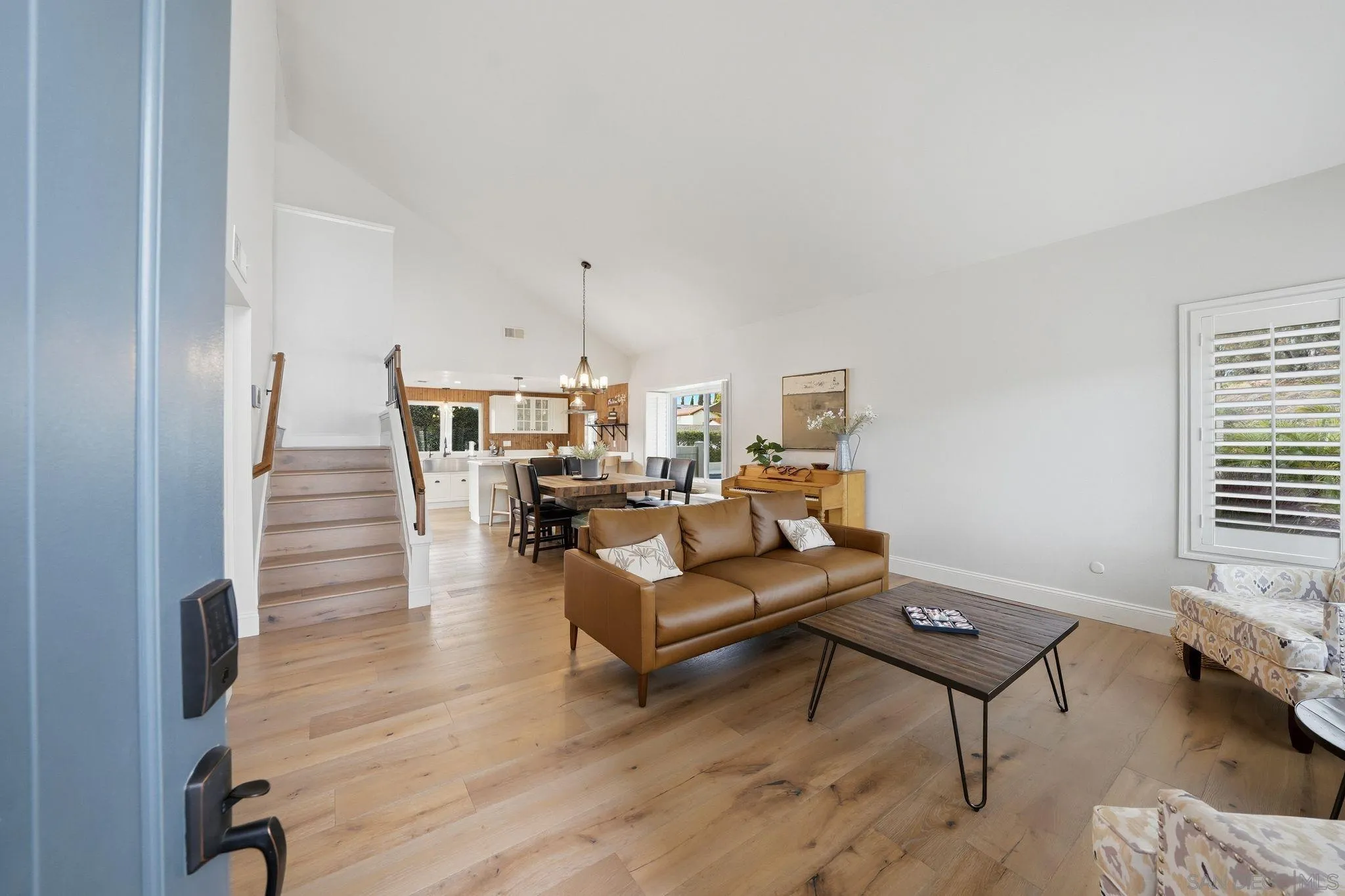 https://cdn.realtyfeed.com/cdn/127/260012890/63208bd8c11a5a680e49864317aefc2b.webp
