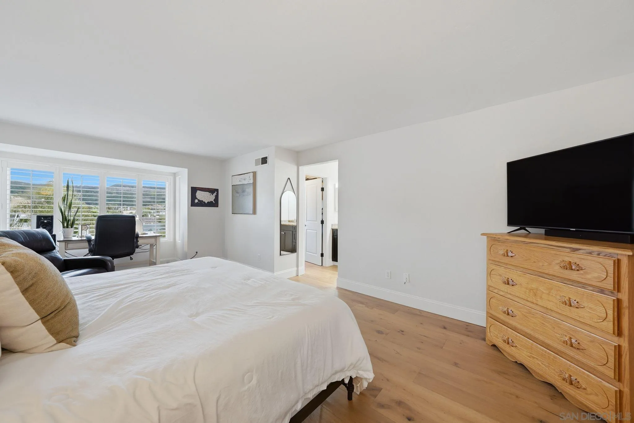 https://cdn.realtyfeed.com/cdn/127/260012890/a2105818dd699dbc7396ab30a36bf087.webp