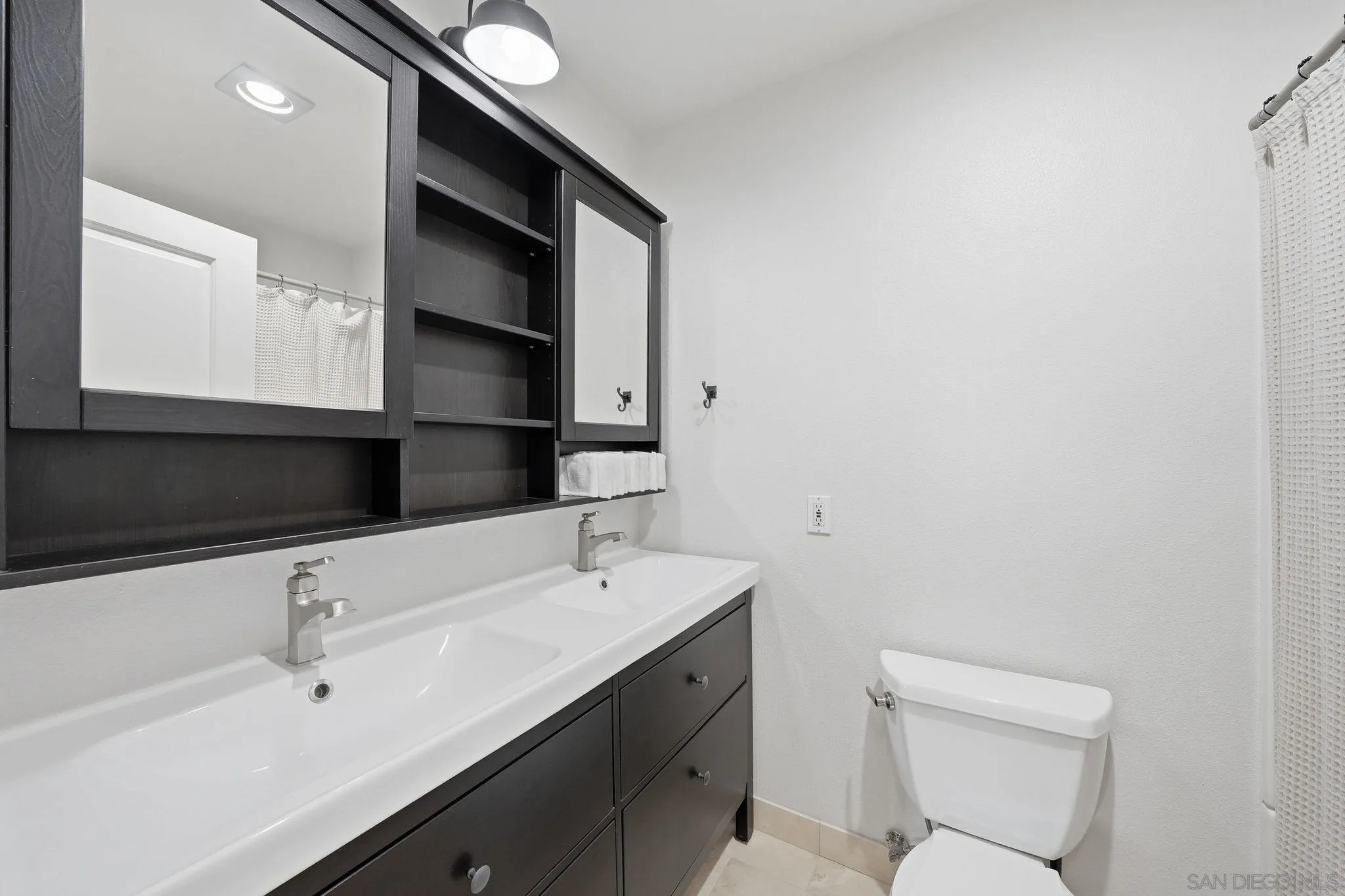 https://cdn.realtyfeed.com/cdn/127/260012890/e00f87d09c9c7b31972f406c7563a5df.webp