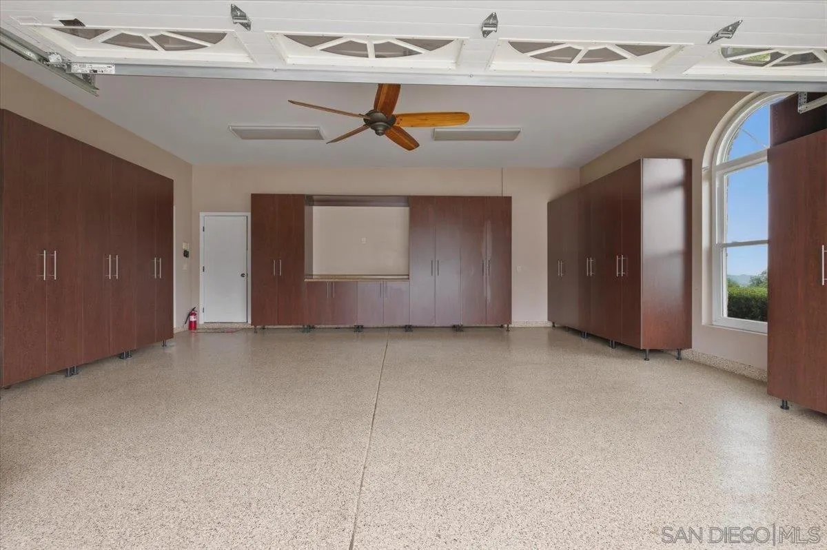 https://cdn.realtyfeed.com/cdn/127/260012893/301813c722bf872de00d05025781ede4.webp