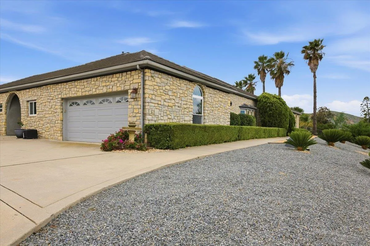 https://cdn.realtyfeed.com/cdn/127/260012893/5e6b8bf8623709f90f3fe8d7bf67a243.webp