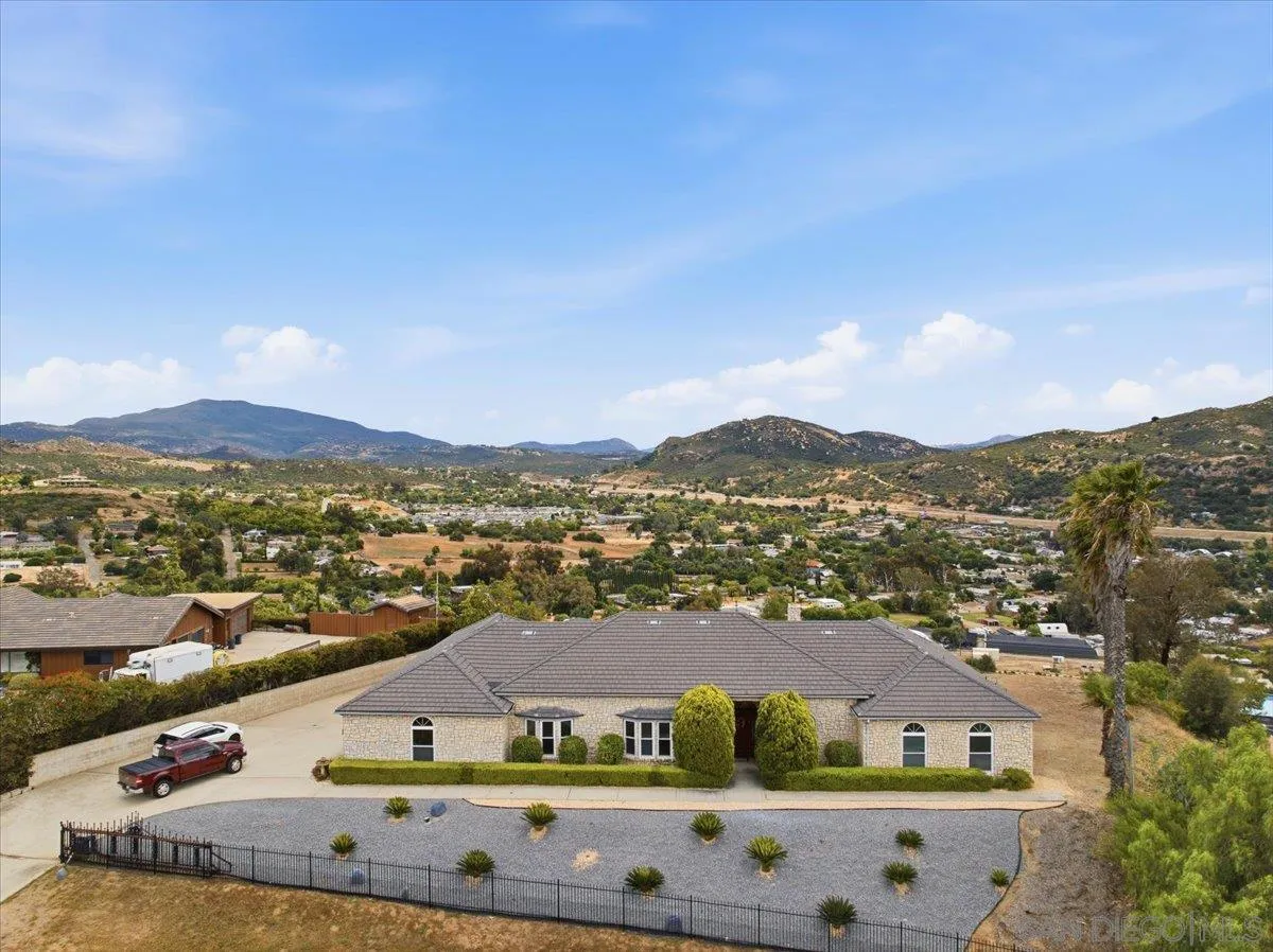 https://cdn.realtyfeed.com/cdn/127/260012893/71bbc4551b122ca230101f597315f3bb.webp