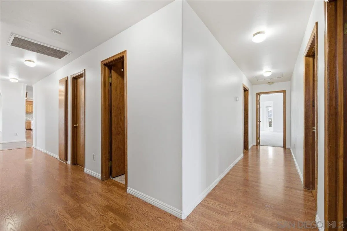 https://cdn.realtyfeed.com/cdn/127/260012893/7b9065473ea9bd694779e077f32c069d.webp